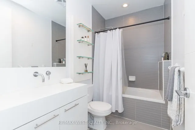 Additional property image - 66 Portland St Unit 212