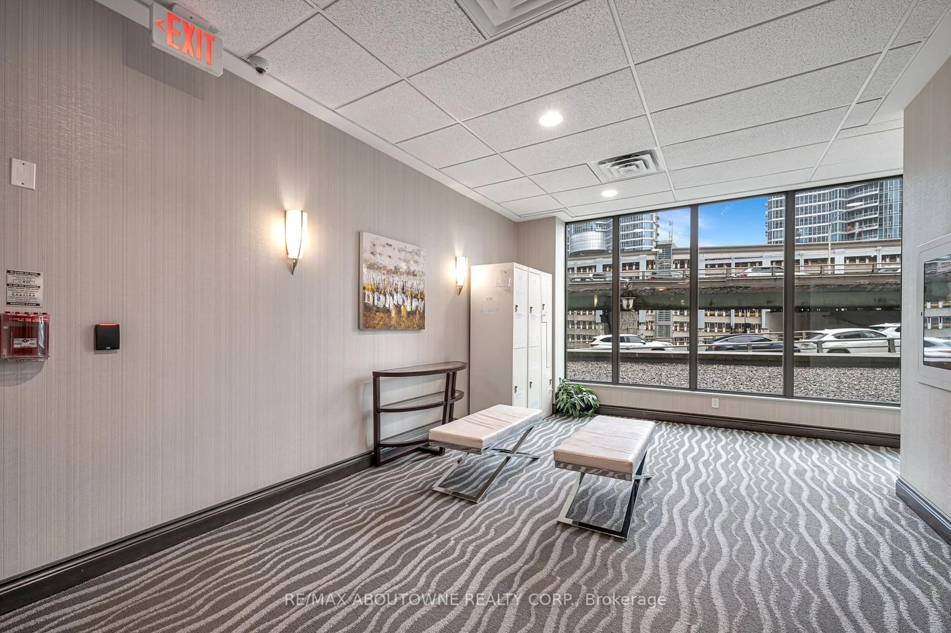 Indoor lobby, carpet floors for 25 Lower Simcoe St #508, Toronto Ontario M5J 3A1