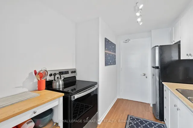 Additional property image - 581 Avenue Rd Unit 1104