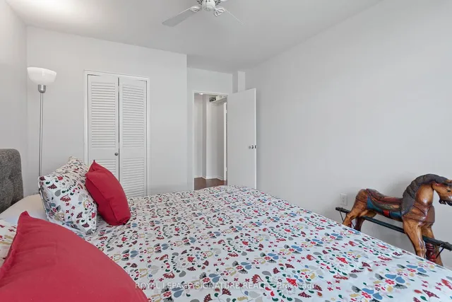 Additional property image - 581 Avenue Rd Unit 1104