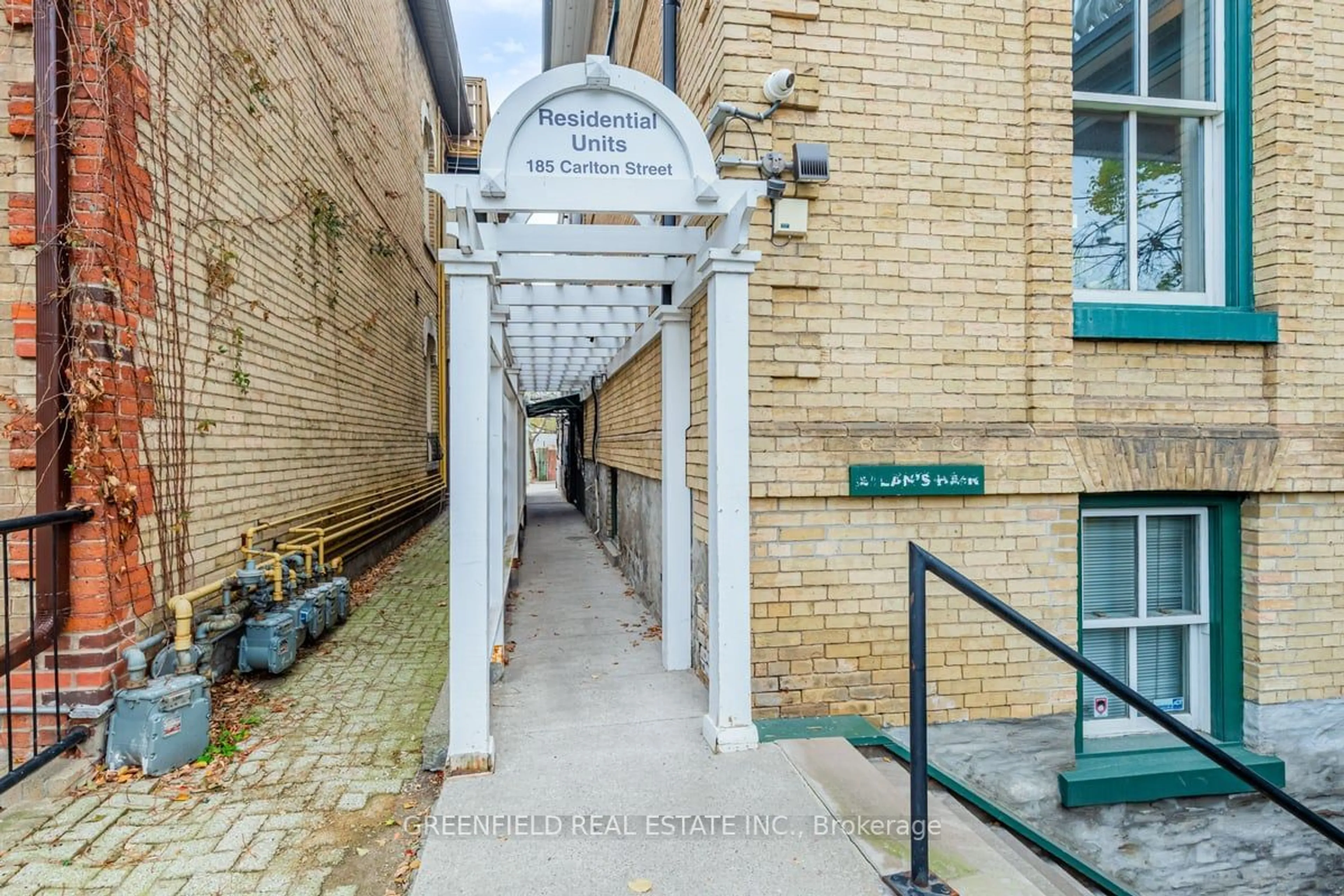 Patio, the street view for 185 Carlton St #3, Toronto Ontario M5A 2K7