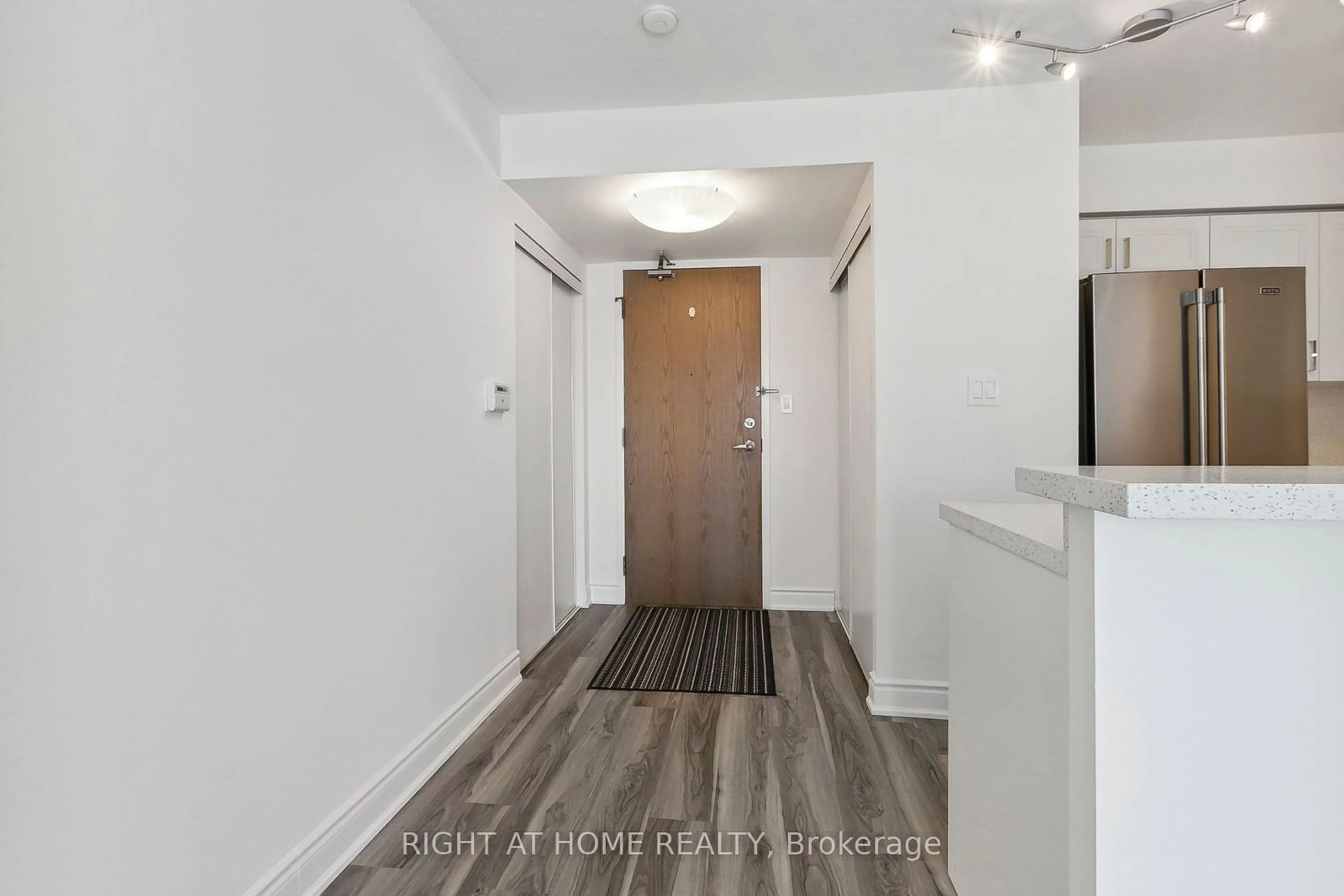 Indoor entryway, wood floors for 233 Beecroft Rd #1602, Toronto Ontario M2N 6Z9