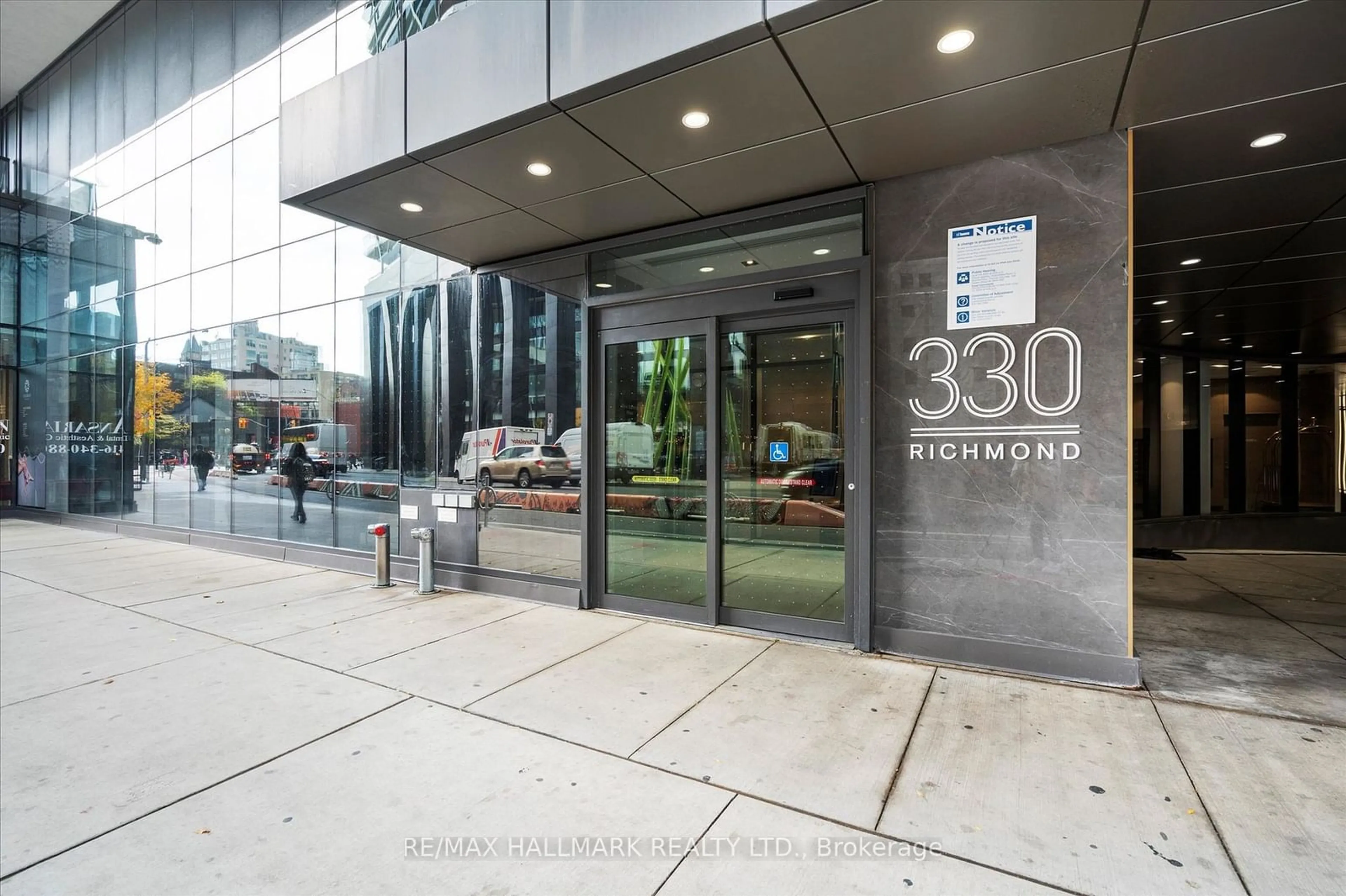 Indoor foyer, cement floor for 330 Richmond St #2207, Toronto Ontario M5V 1X2