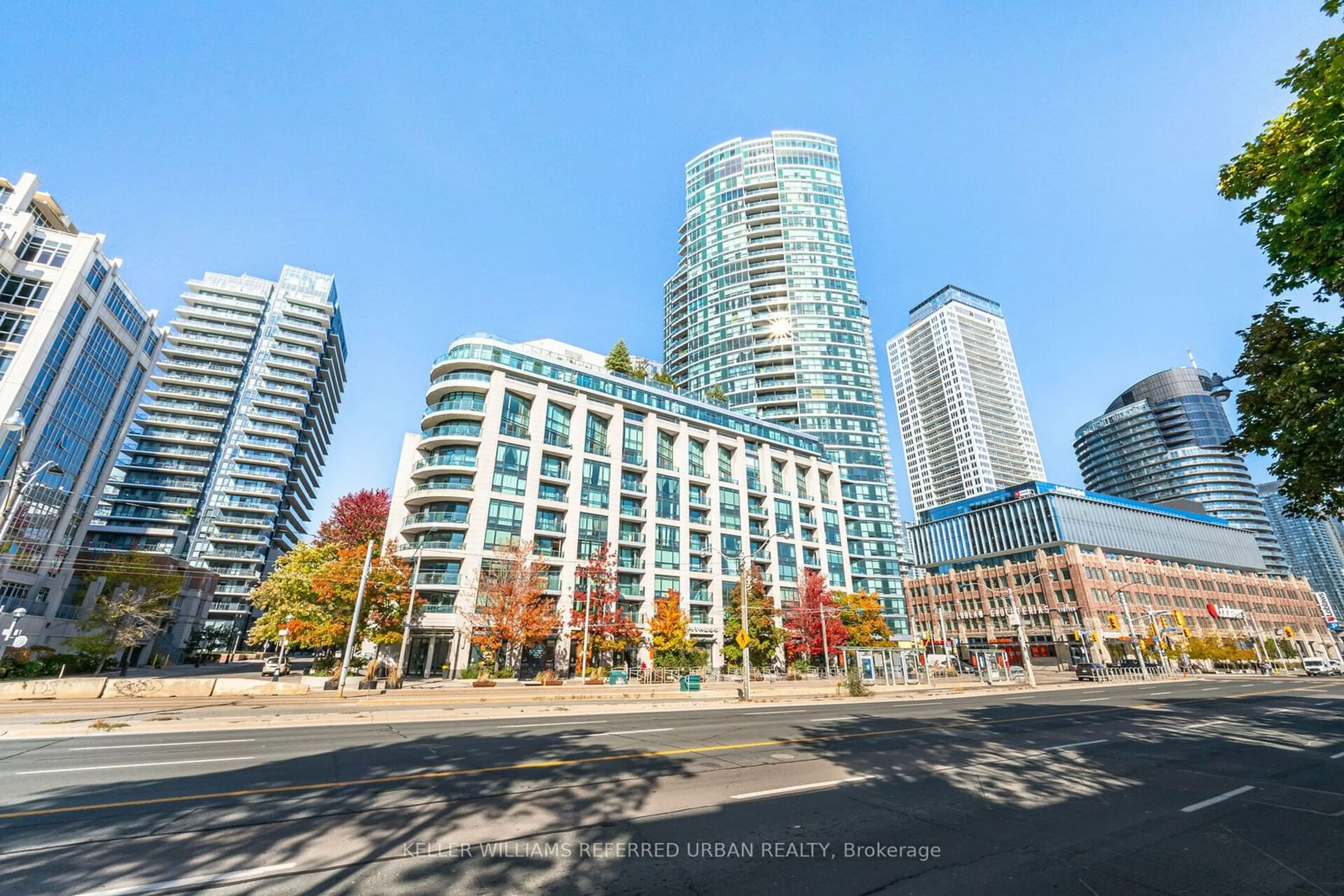 A pic from exterior of the house or condo, the view of city buildings for 600 Fleet St #318, Toronto Ontario M5V 1B7