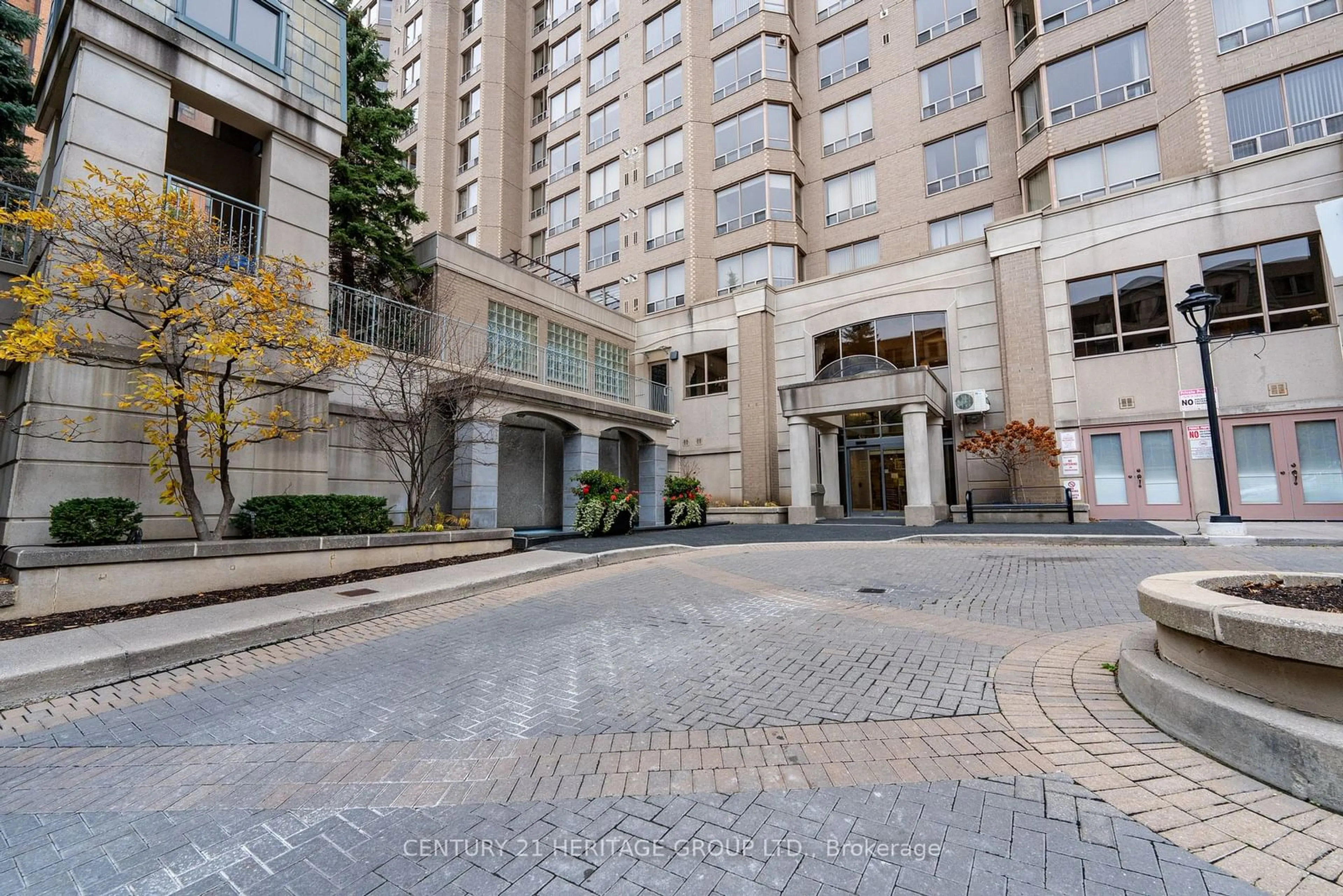 A pic from exterior of the house or condo, the front or back of building for 5418 Yonge St #2307, Toronto Ontario M2N 6X4