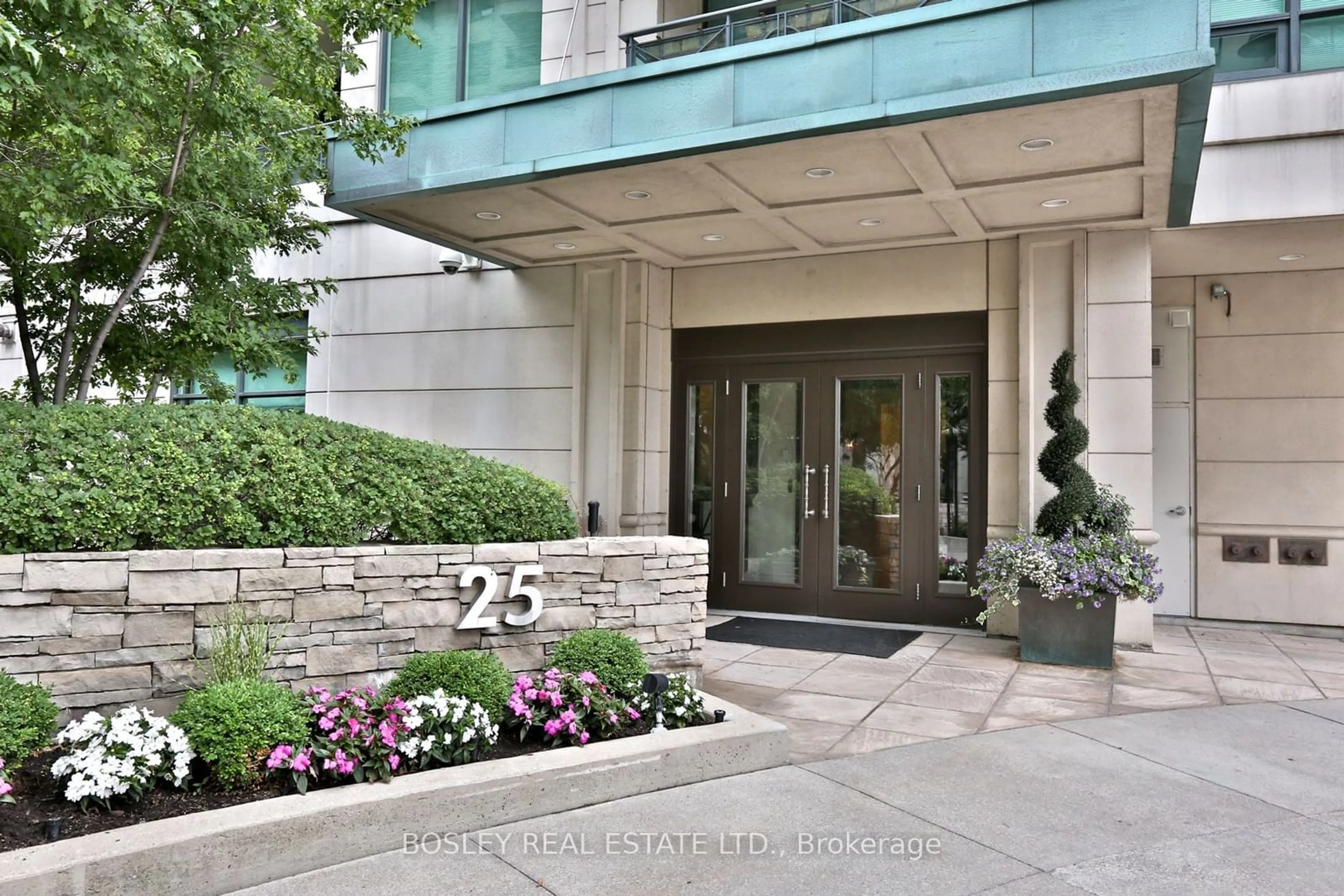 Indoor foyer, cement floor for 25 Scrivener Sq #312, Toronto Ontario M4W 3Y6