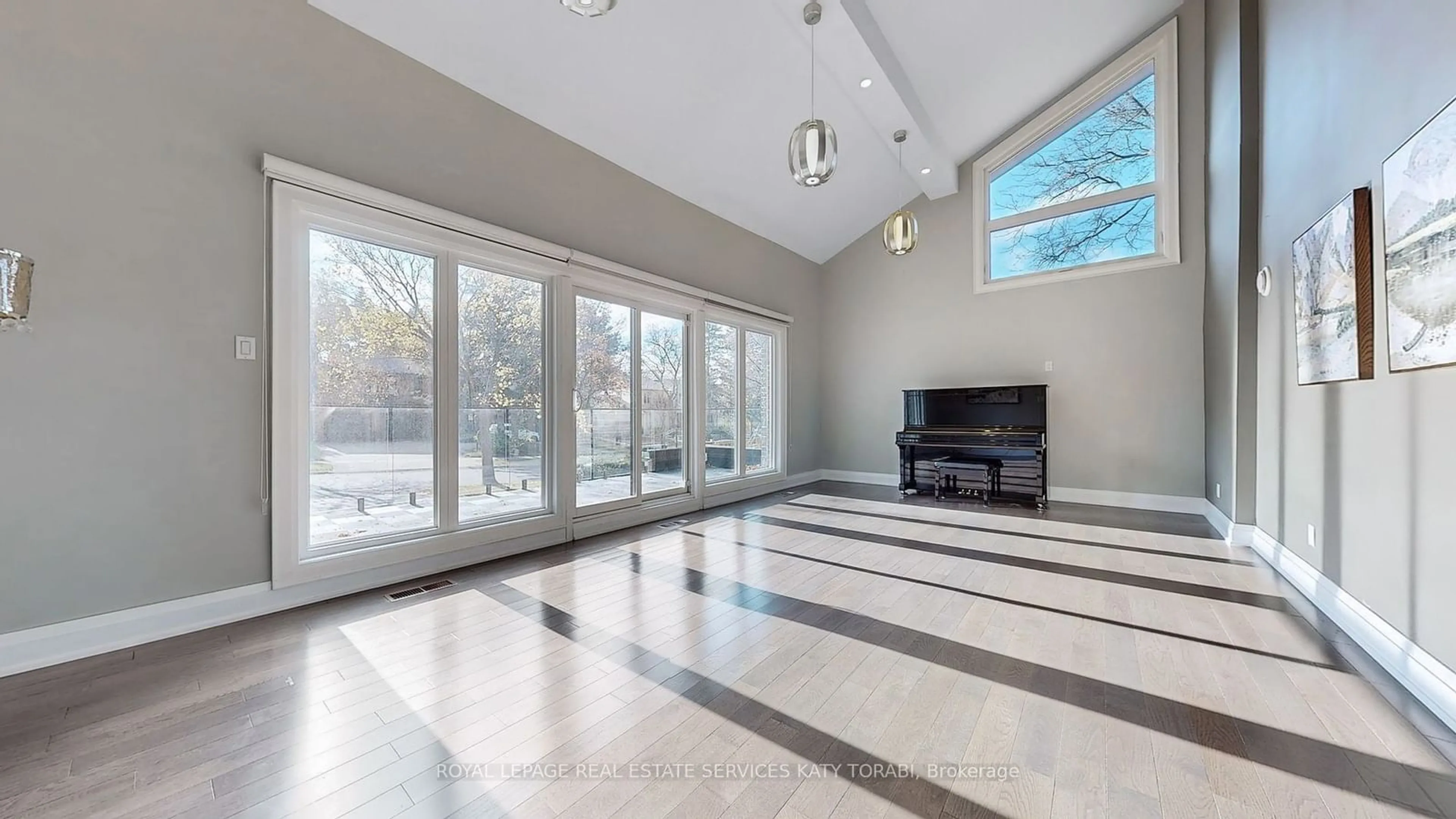 Indoor foyer, ceramic floors for 136 Denlow Blvd, Toronto Ontario M3B 3J2