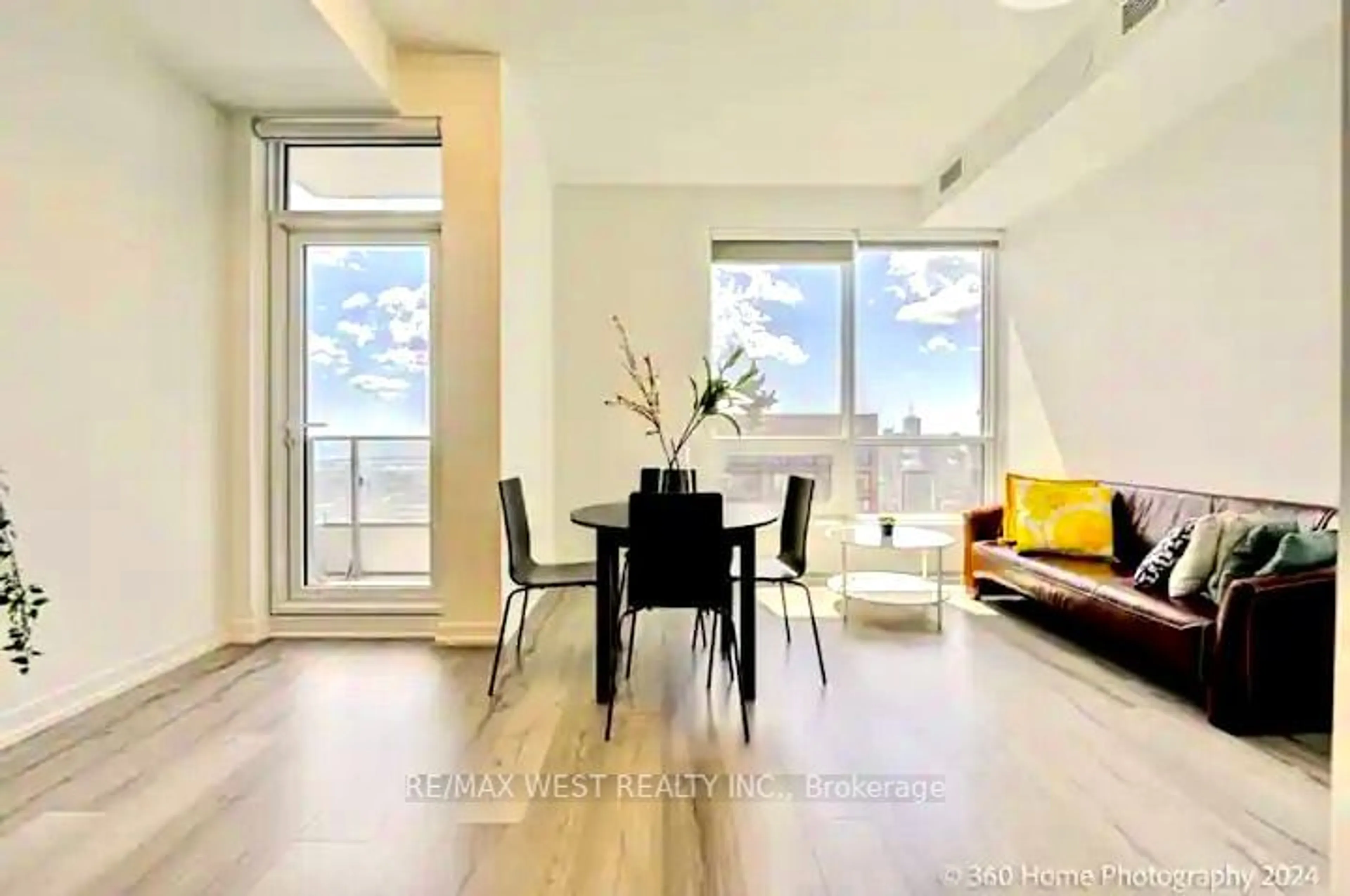 A pic of a room, wood floors for 395 Bloor St #4506, Toronto Ontario M4W 0B4