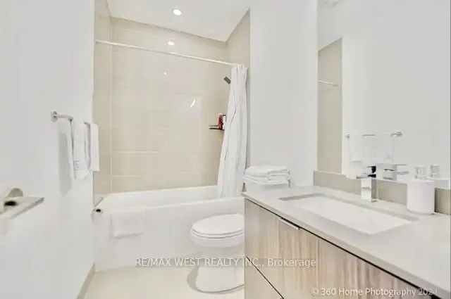Additional property image - 395 Bloor St Unit 4506