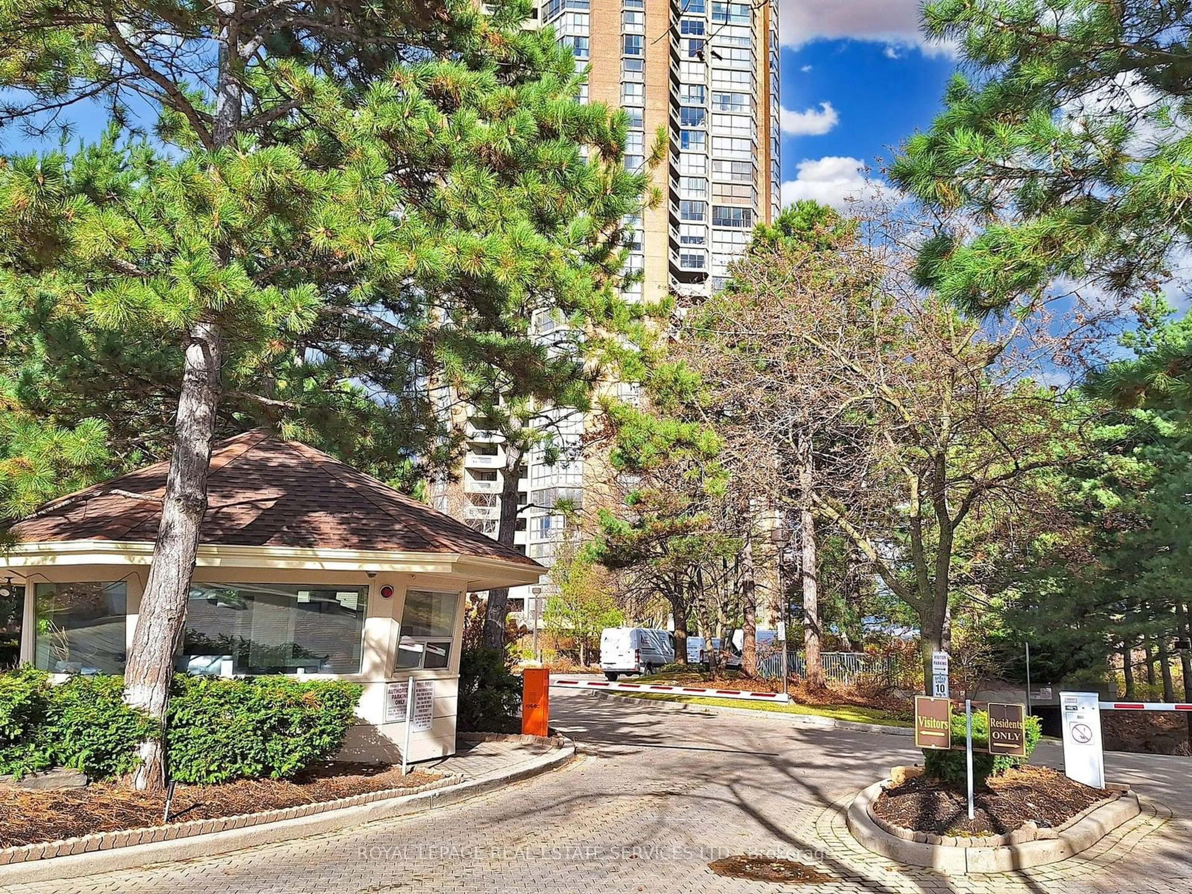 A pic from exterior of the house or condo, the street view for 89 Skymark Dr #108, Toronto Ontario M2H 3S6