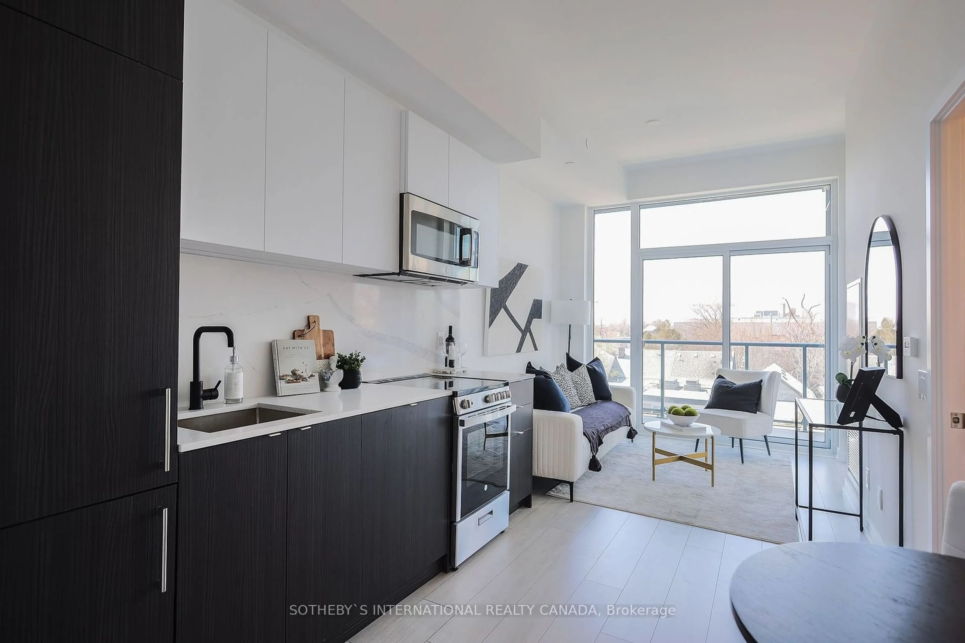 Open concept kitchen for 500 Dupont St #308, Toronto Ontario M6G 0B8