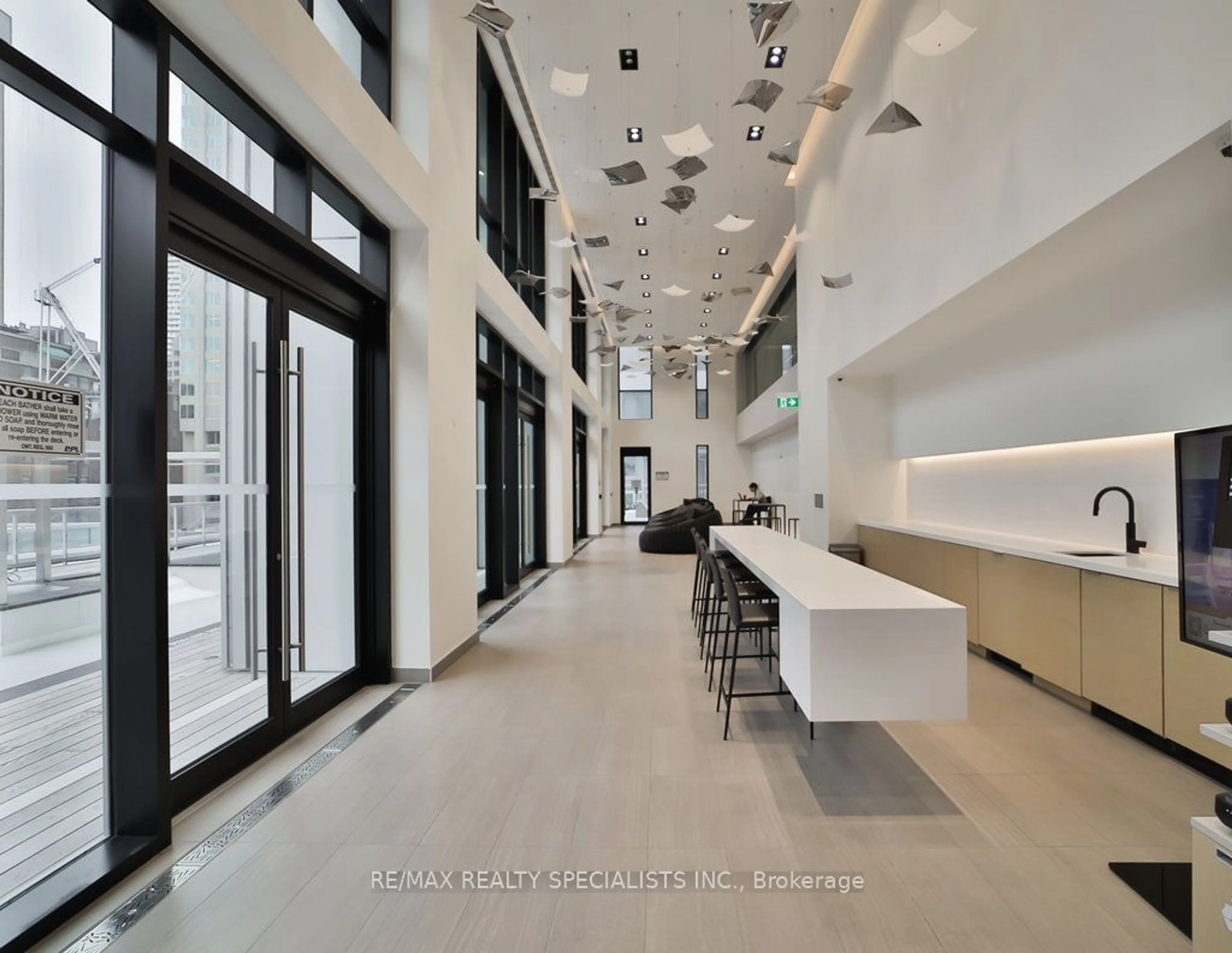 Indoor lobby, ceramic floors for 1 Yorkville Ave #3411, Toronto Ontario M4W 0B1