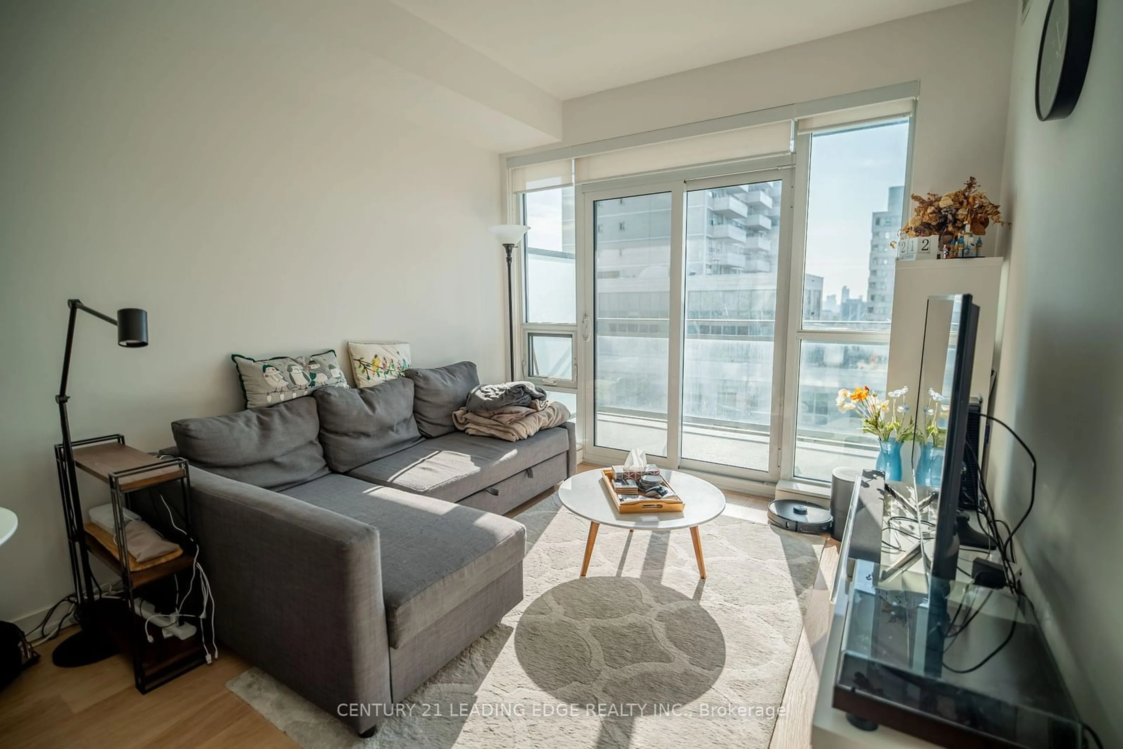 Living room, wood floors for 89 DUNFIELD Ave #1709, Toronto Ontario M4S 0A4