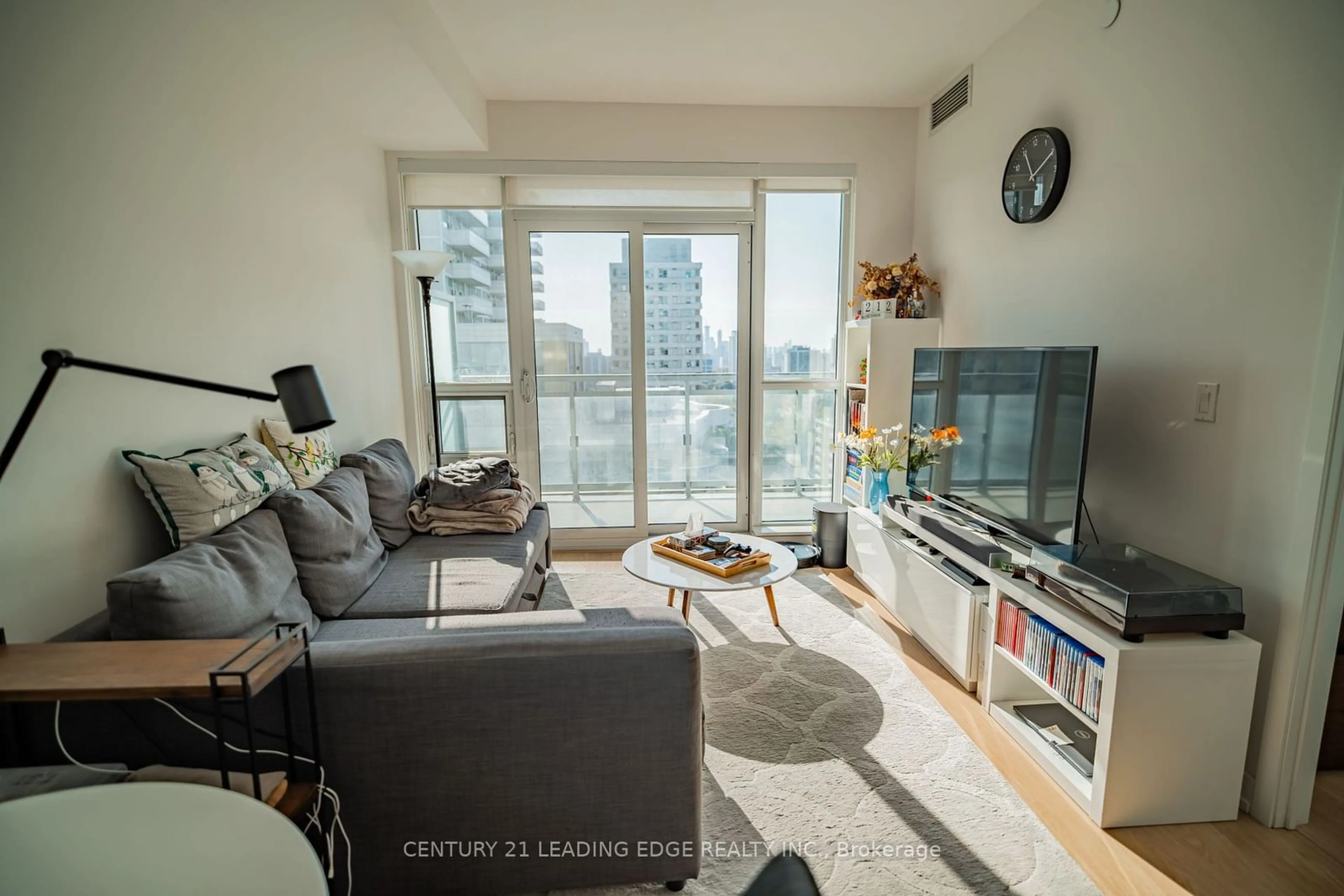 Living room, wood floors for 89 DUNFIELD Ave #1709, Toronto Ontario M4S 0A4