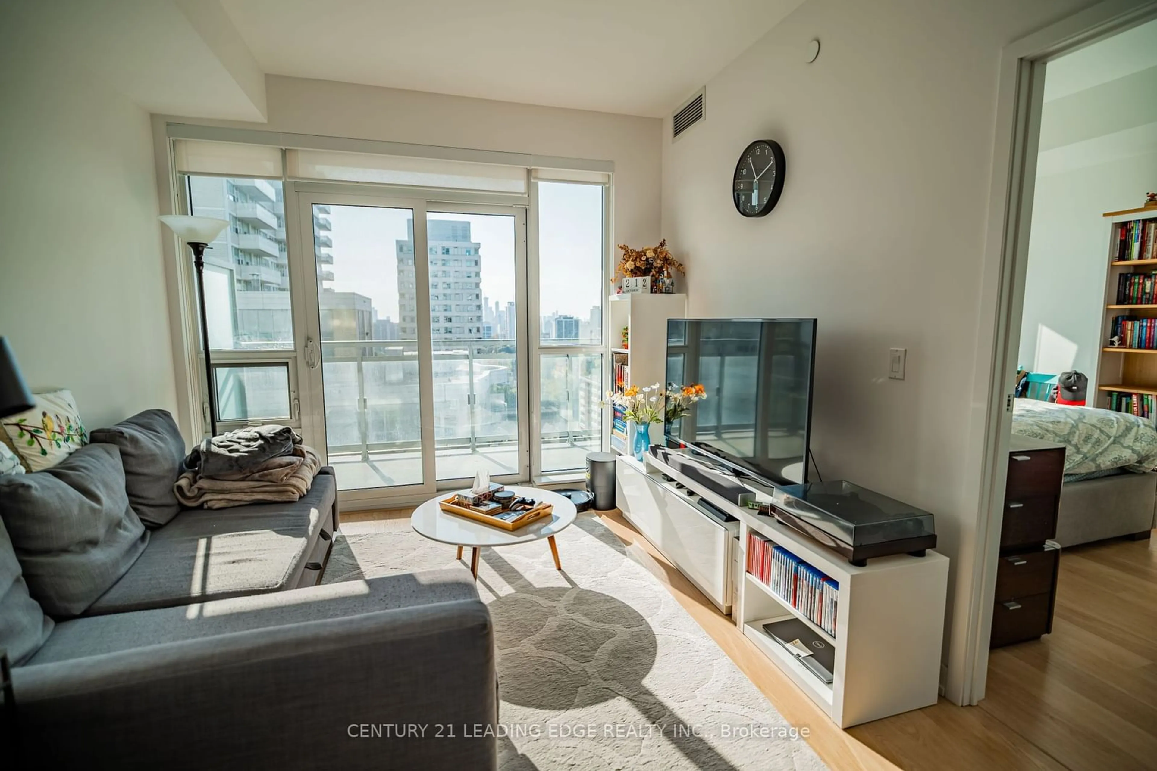 Living room, wood floors for 89 DUNFIELD Ave #1709, Toronto Ontario M4S 0A4