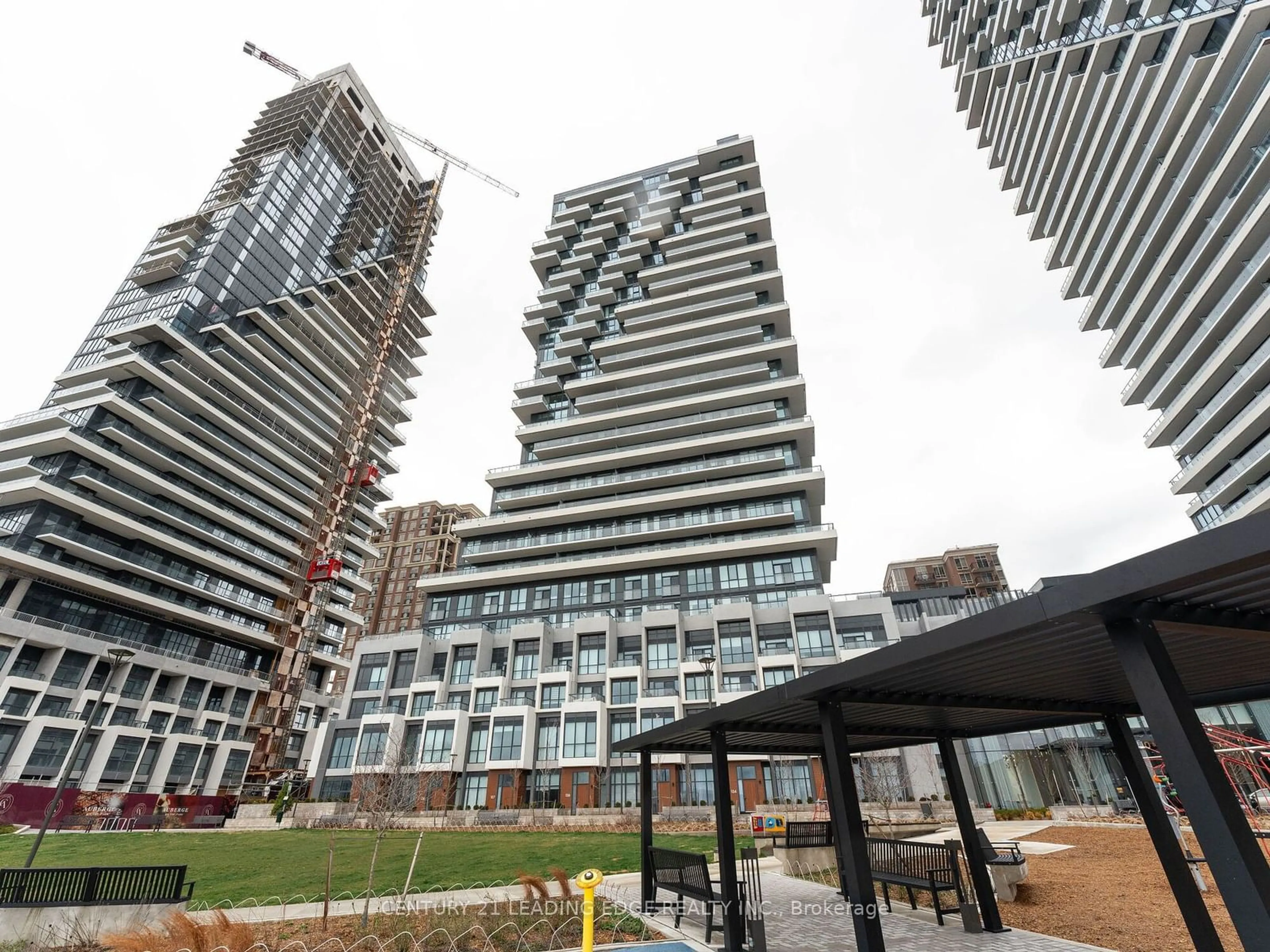 A pic from exterior of the house or condo, the view of city buildings for 20 Inn On The Park Dr #1439, Toronto Ontario M3C 0P8