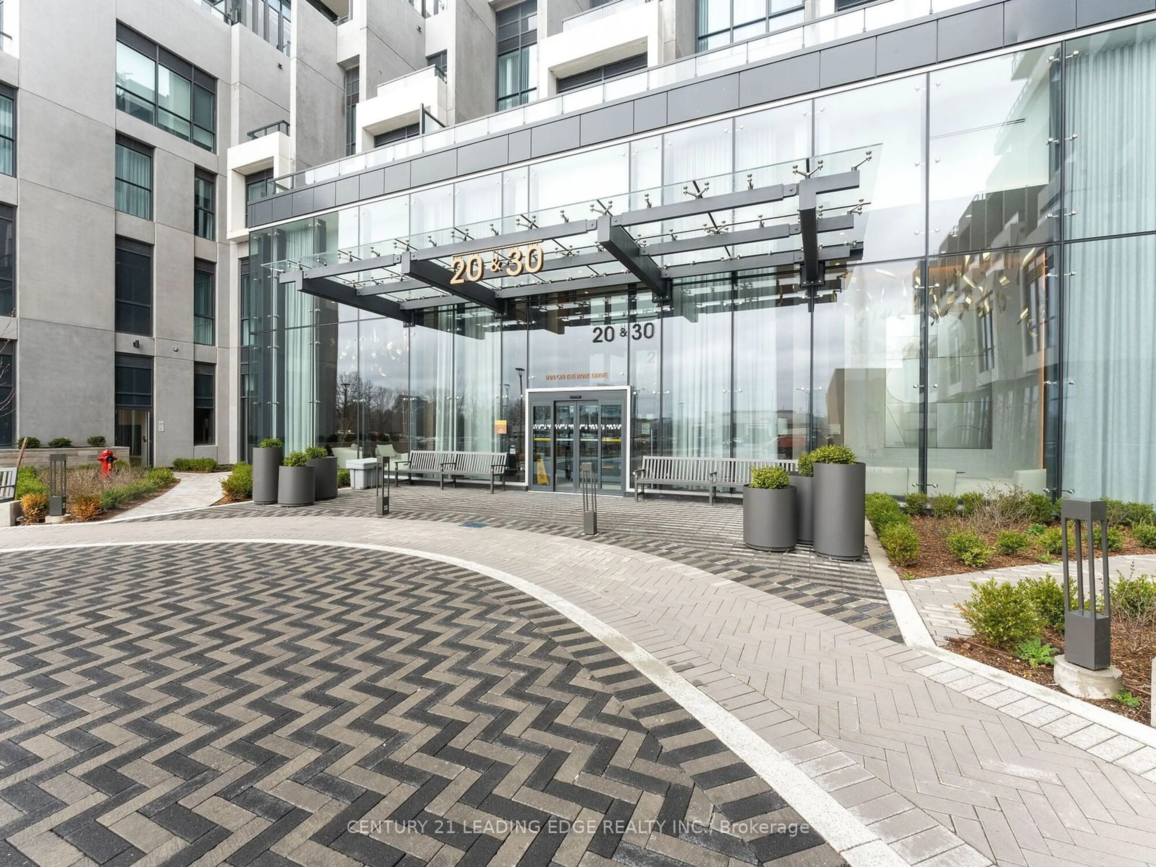 Indoor lobby, ceramic floors for 20 Inn On The Park Dr #1439, Toronto Ontario M3C 0P8