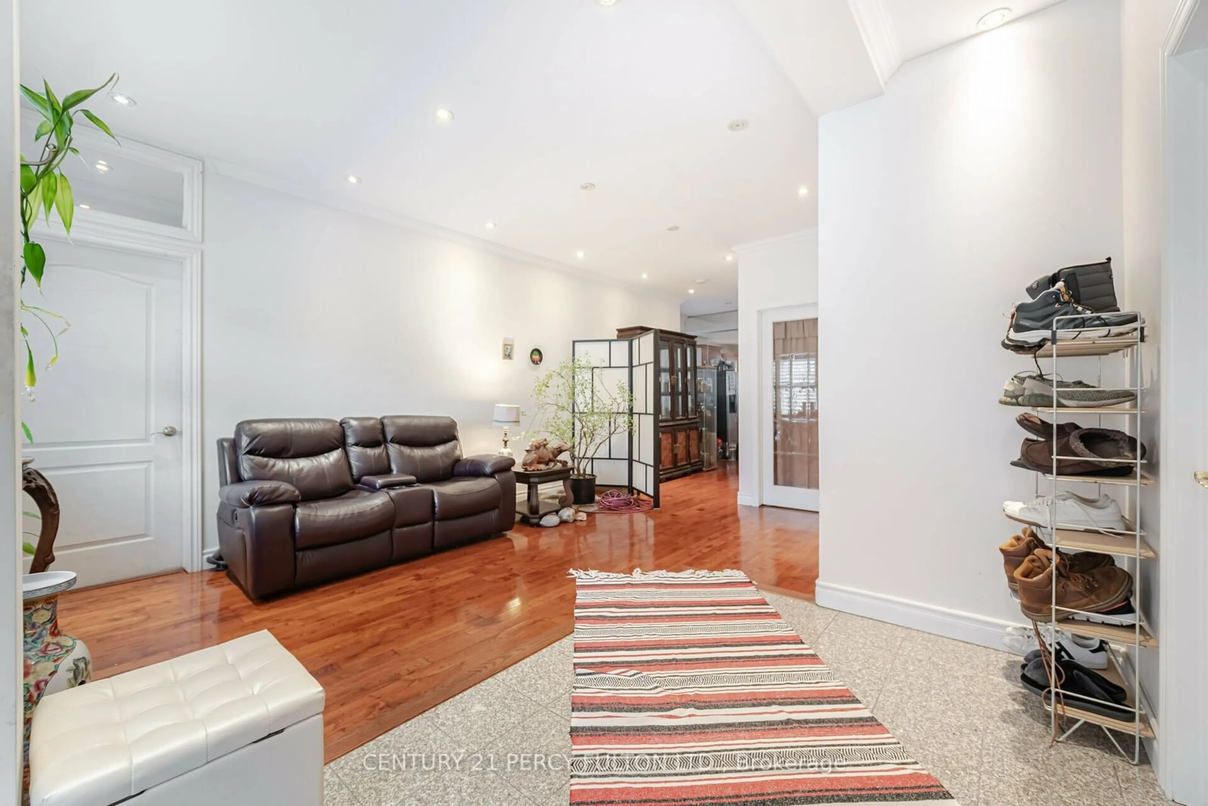 Living room, wood floors for 206 Finch Ave, Toronto Ontario M2N 4R9