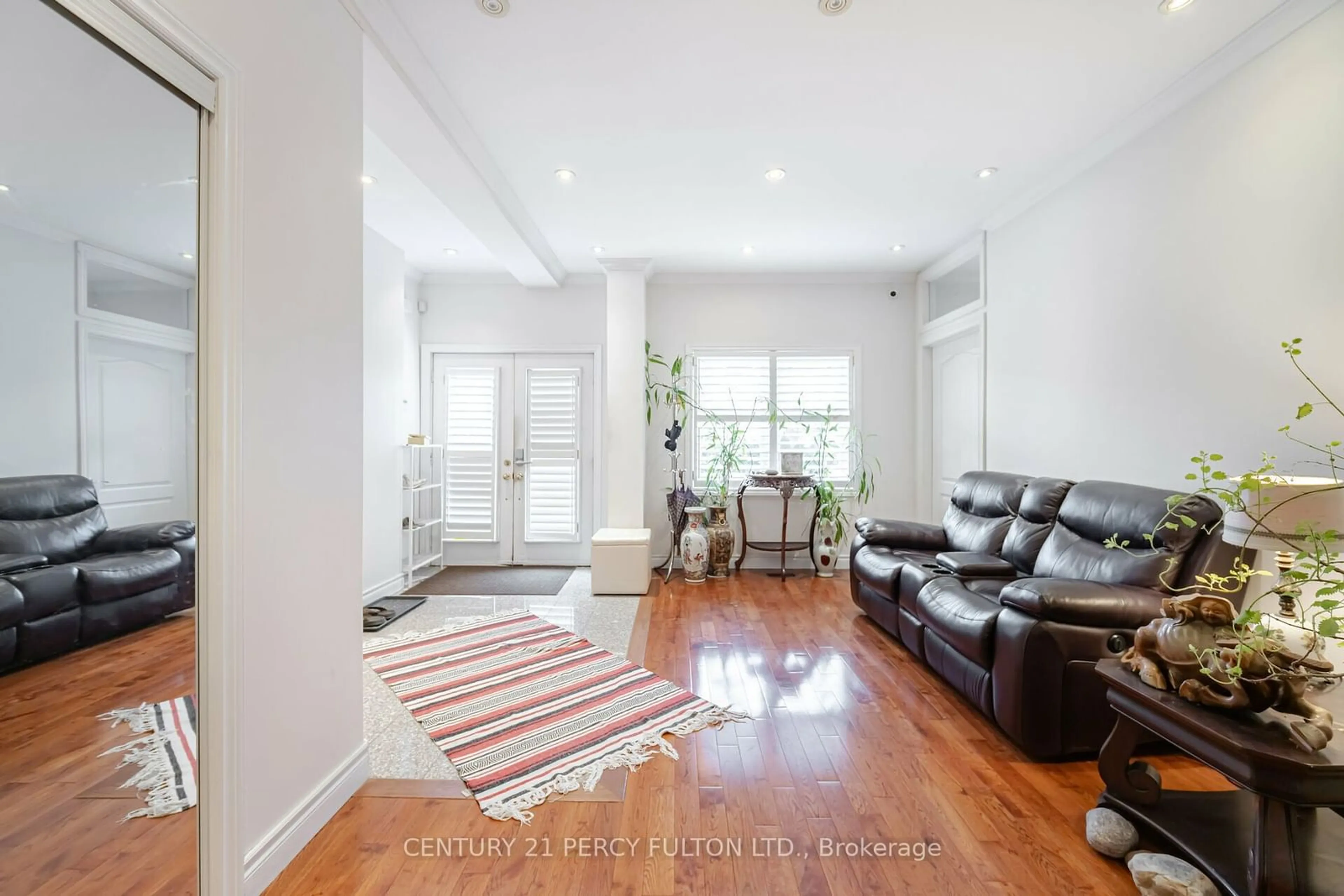 Living room, wood floors for 206 Finch Ave, Toronto Ontario M2N 4R9