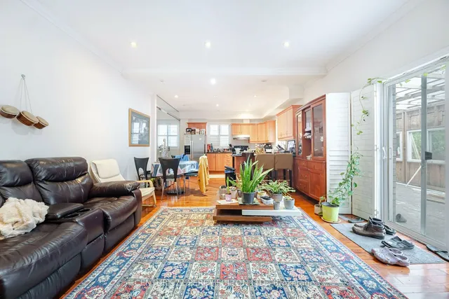 Additional property image - 206 Finch Ave
