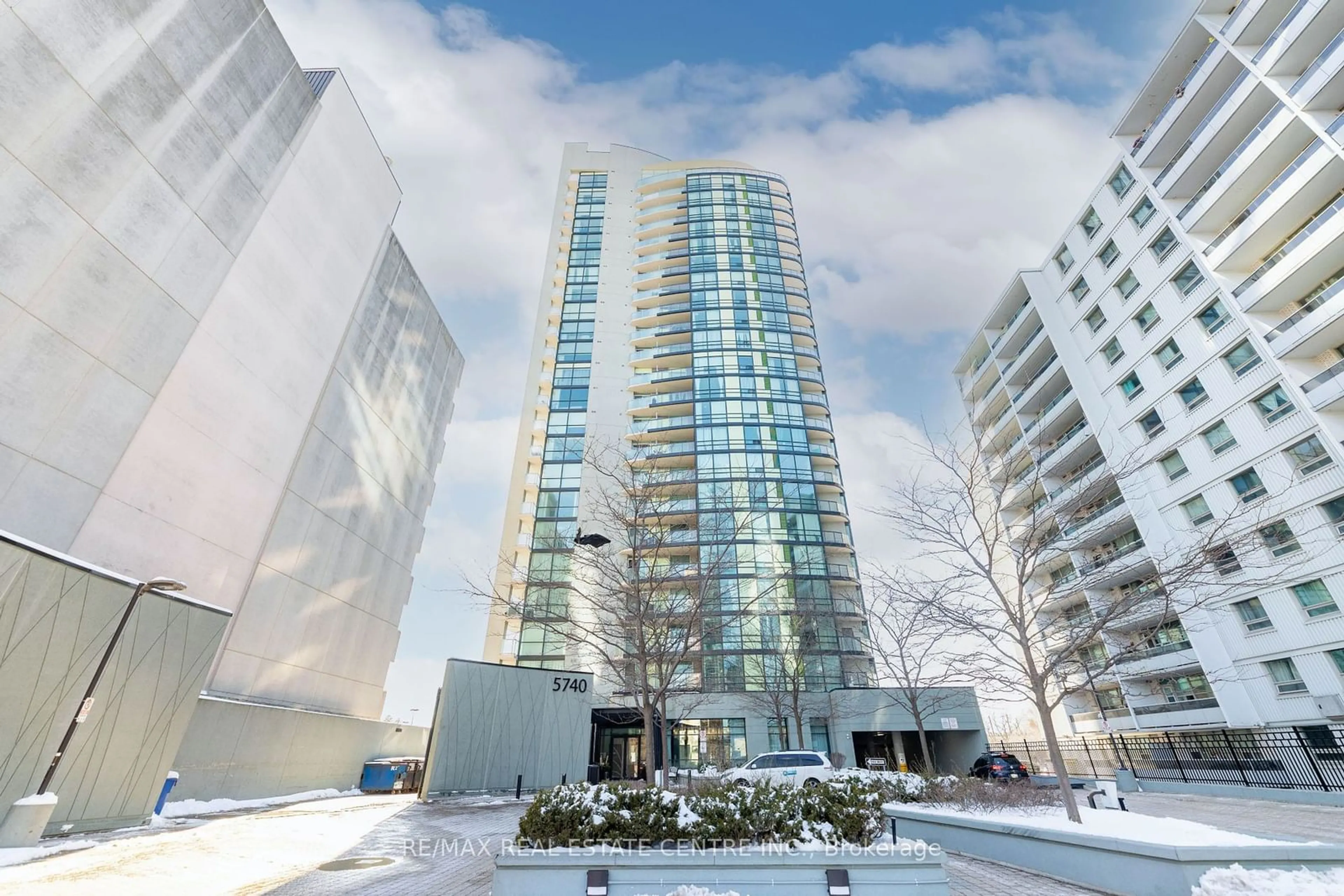 A pic from exterior of the house or condo, the front or back of building for 5740 Yonge St #1505, Toronto Ontario M2M 0B1