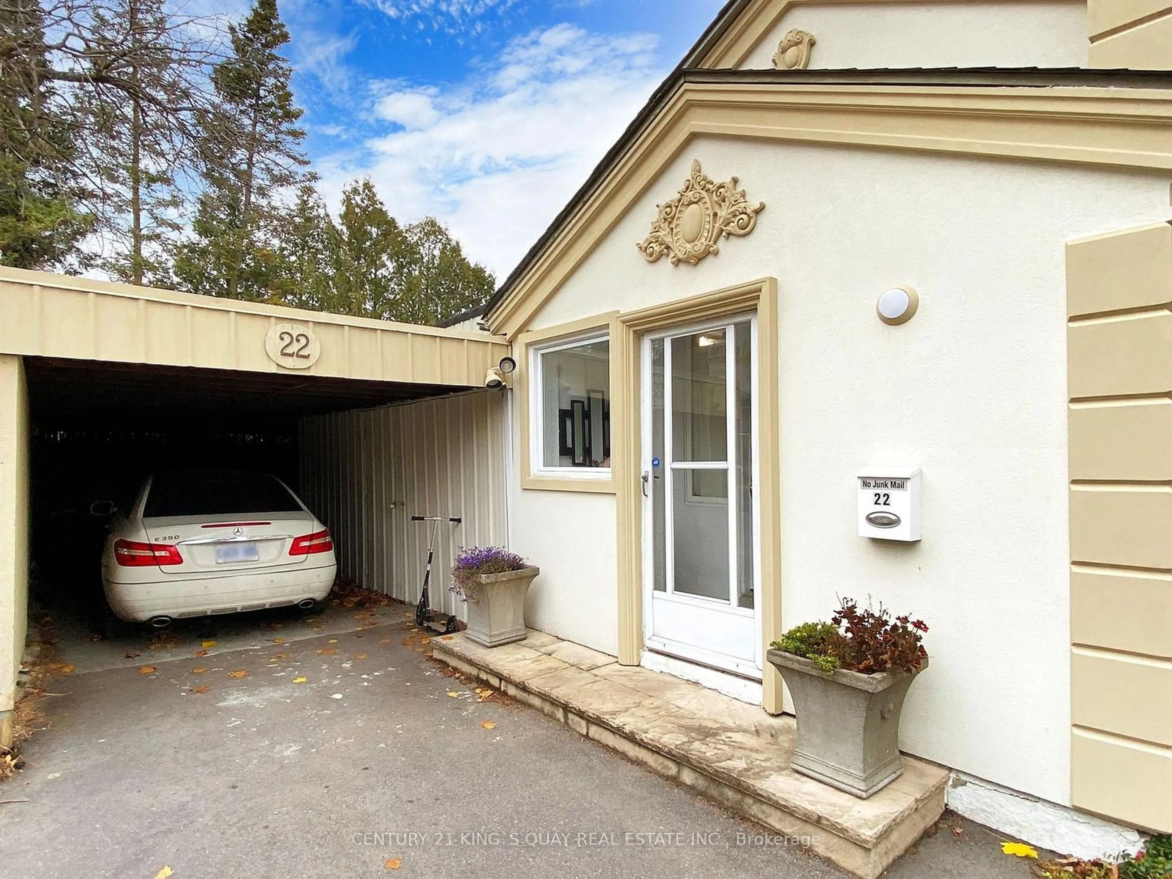 Indoor garage for 22 Overton Cres, Toronto Ontario M3B 2V2