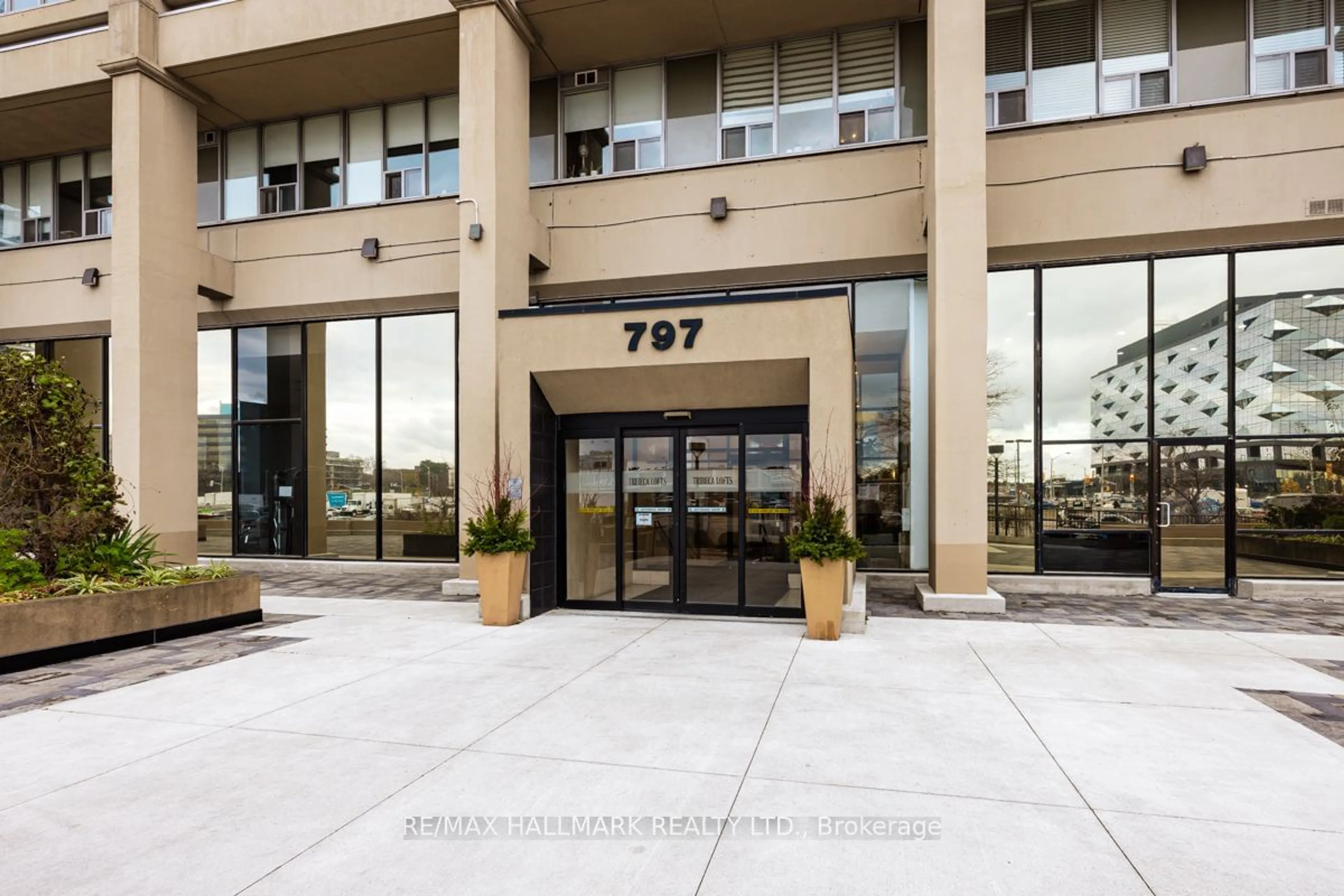 Indoor foyer, ceramic floors for 797 Don MIlls Rd #307, Toronto Ontario M3C 1V1