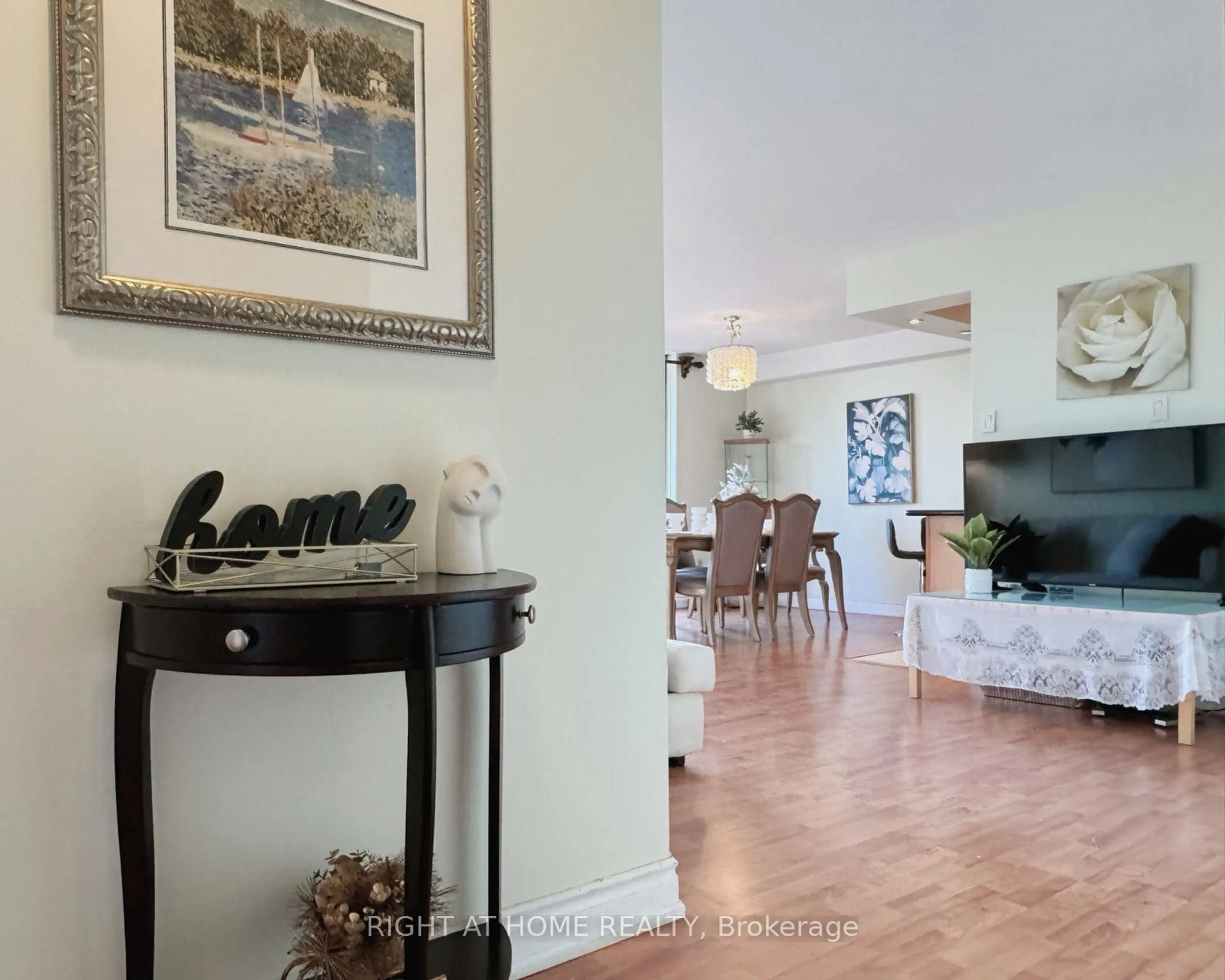 Indoor foyer, wood floors for 260 Seneca Hill Dr #505, Toronto Ontario M2J 4S6