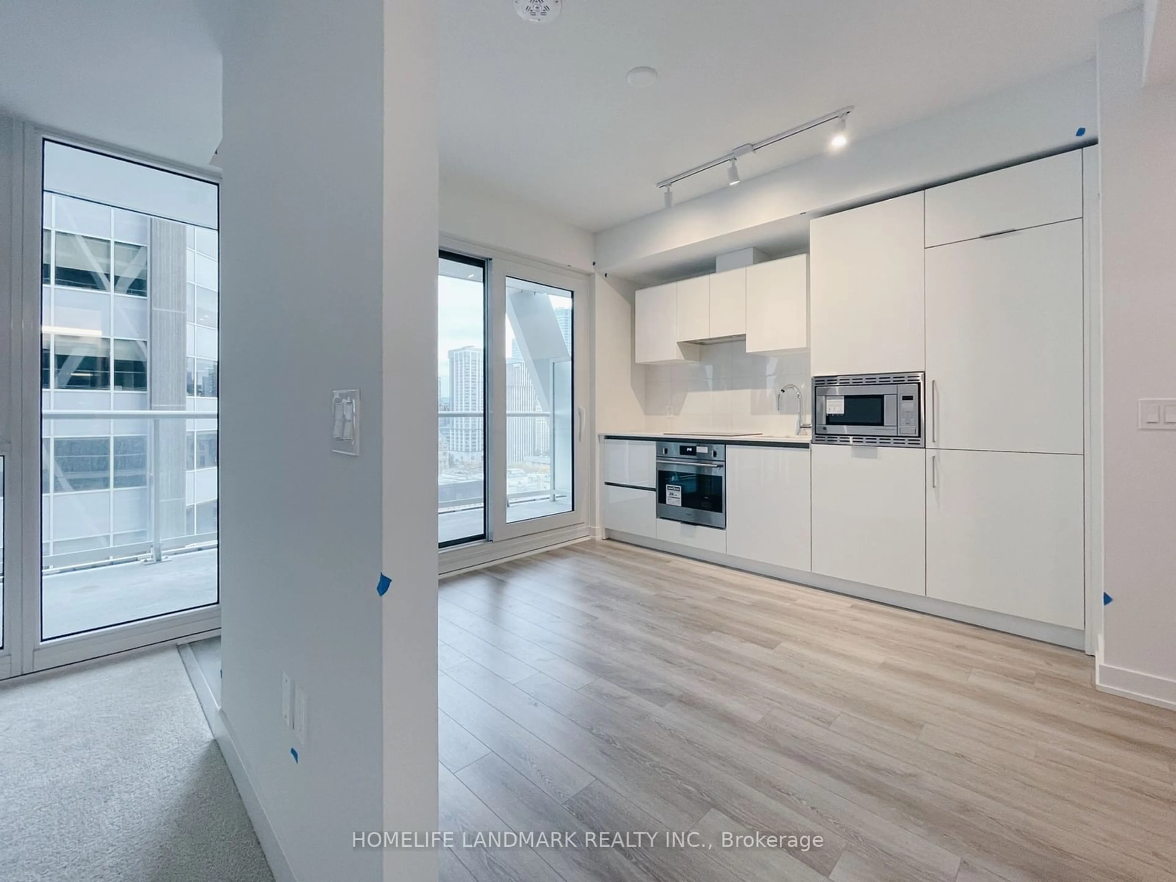 Open concept kitchen for 230 Simcoe St #1629, Toronto Ontario M5T 1T4