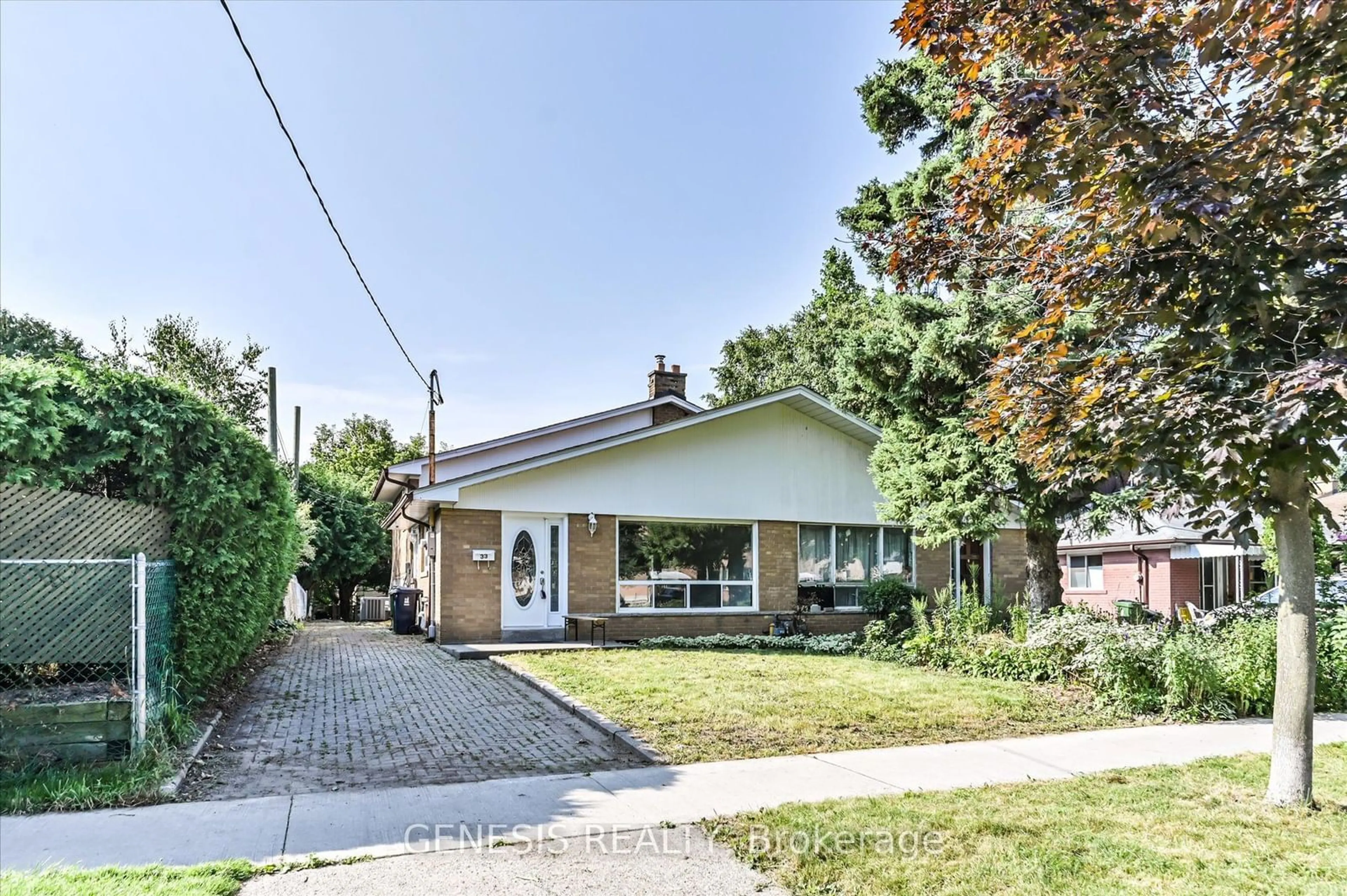 Frontside or backside of a home, the street view for 33 Holcolm Rd, Toronto Ontario M2N 2C8