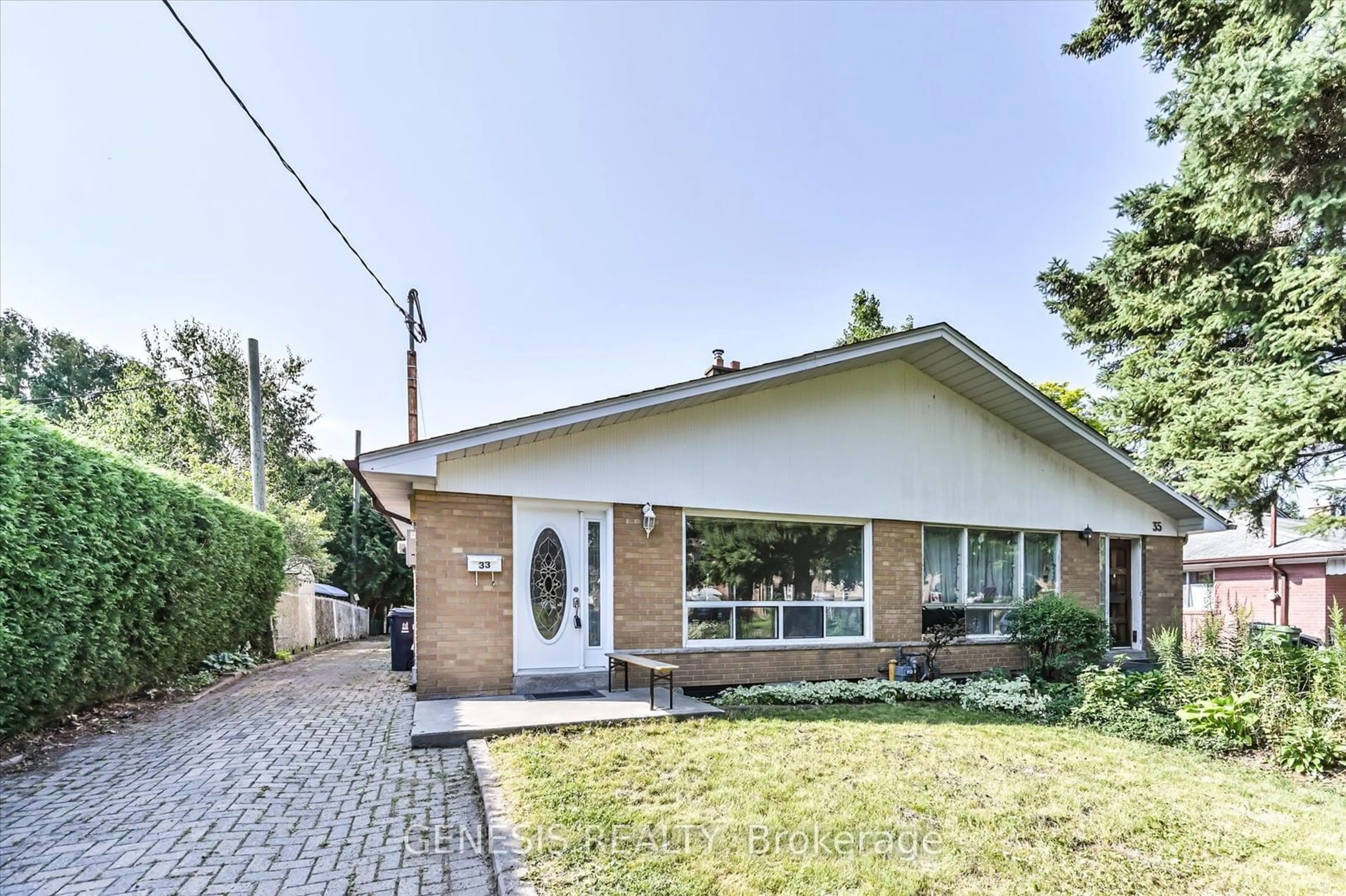 Home with brick exterior material for 33 Holcolm Rd, Toronto Ontario M2N 2C8