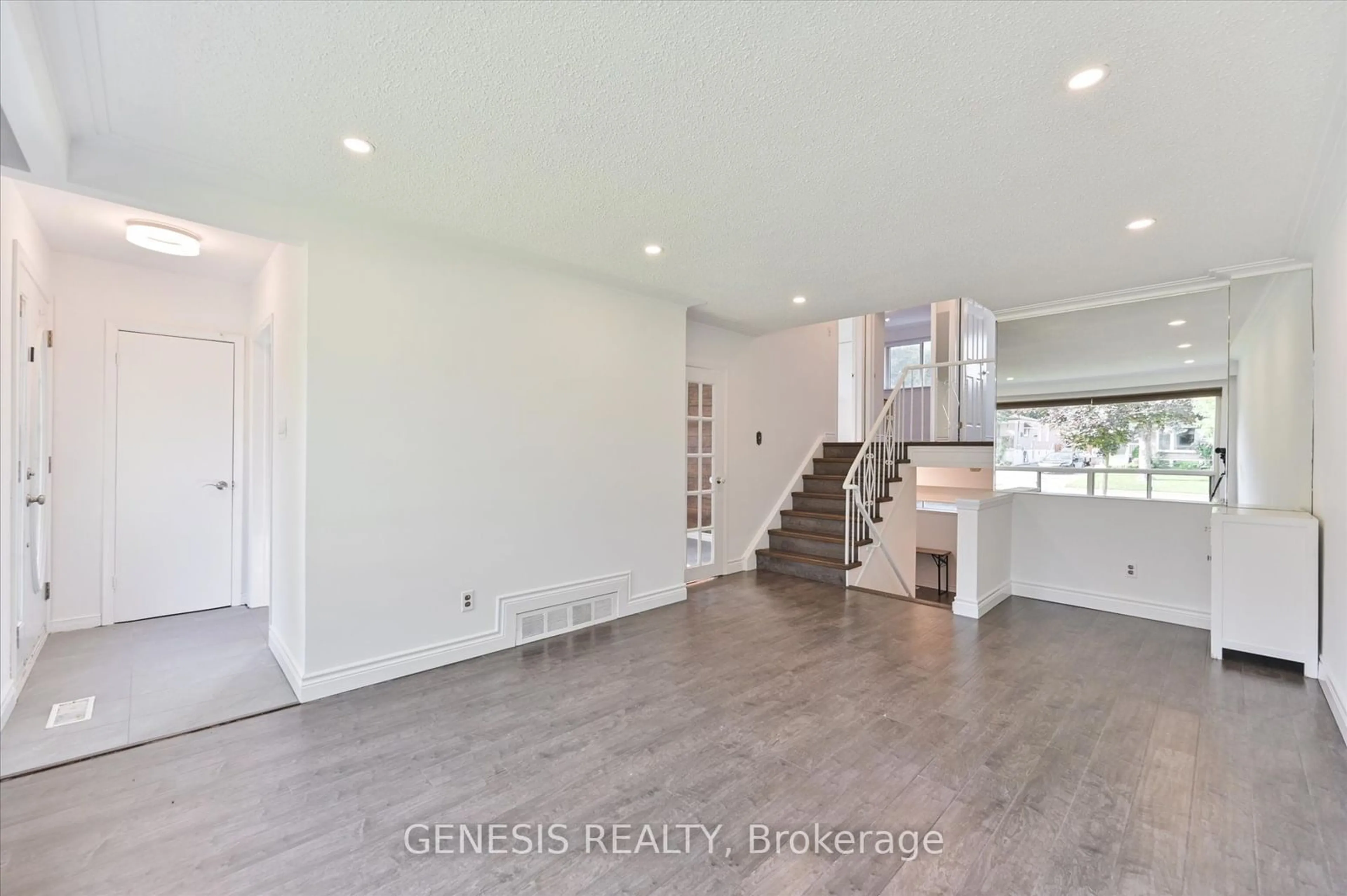 Indoor entryway, wood floors for 33 Holcolm Rd, Toronto Ontario M2N 2C8