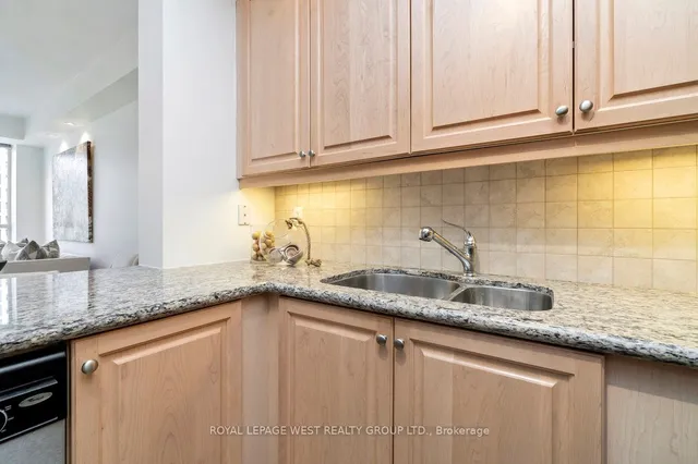 Additional property image - 628 Fleet St Unit 809