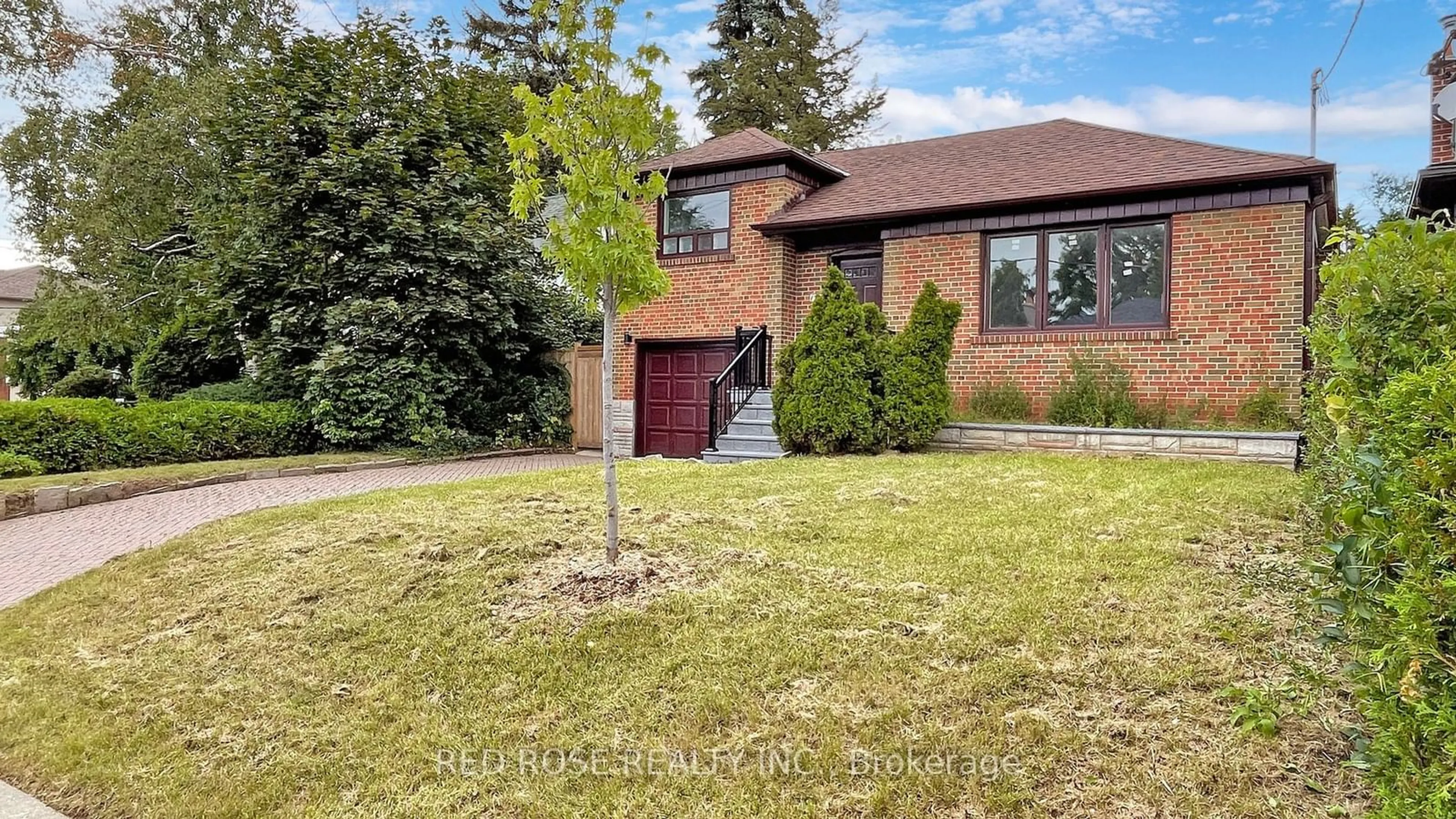 Frontside or backside of a home, the street view for 120 Harlandale Ave, Toronto Ontario M2N 7P3