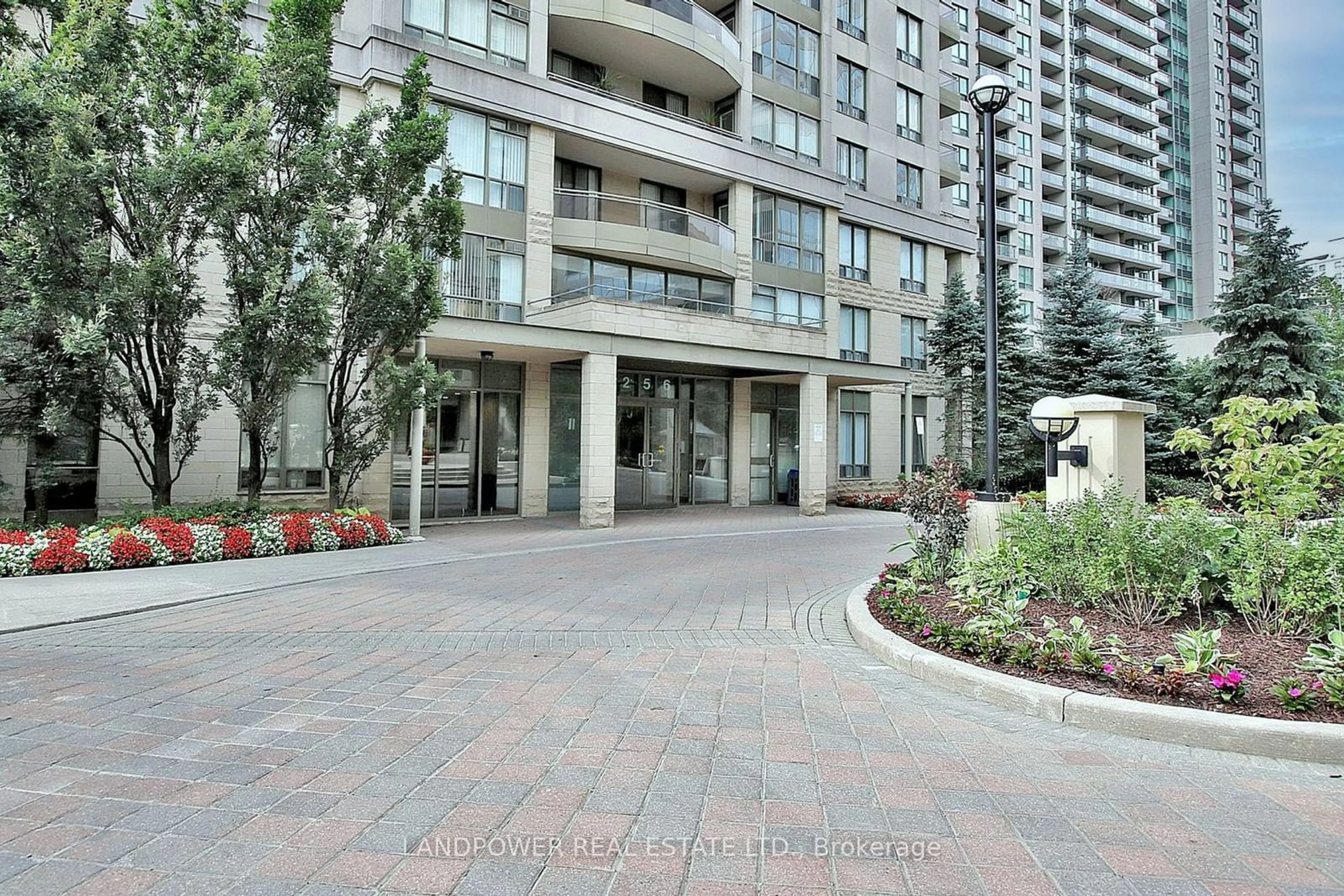 A pic from exterior of the house or condo, the street view for 256 Doris Ave #803, Toronto Ontario M2N 6X8