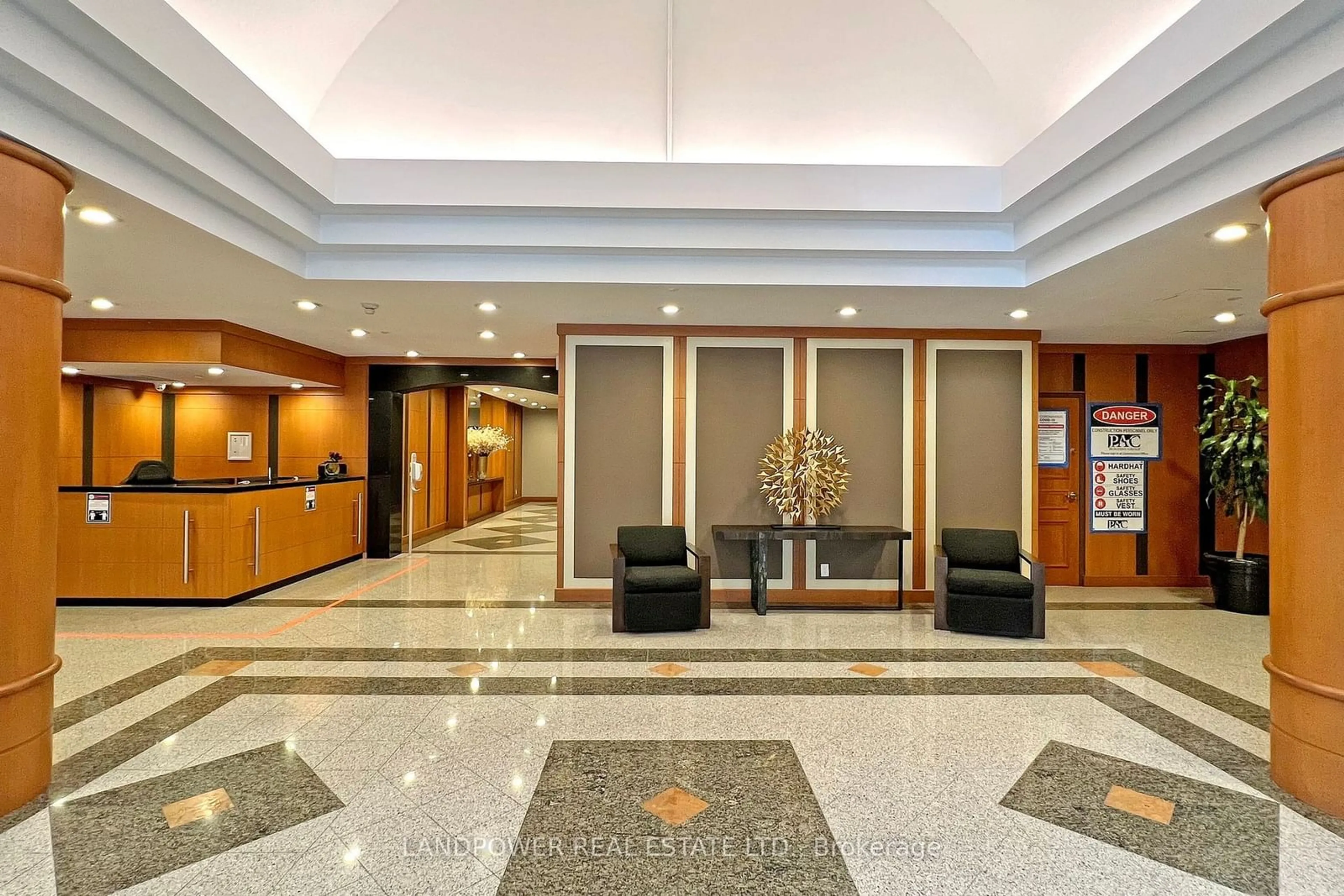 Indoor lobby for 256 Doris Ave #803, Toronto Ontario M2N 6X8