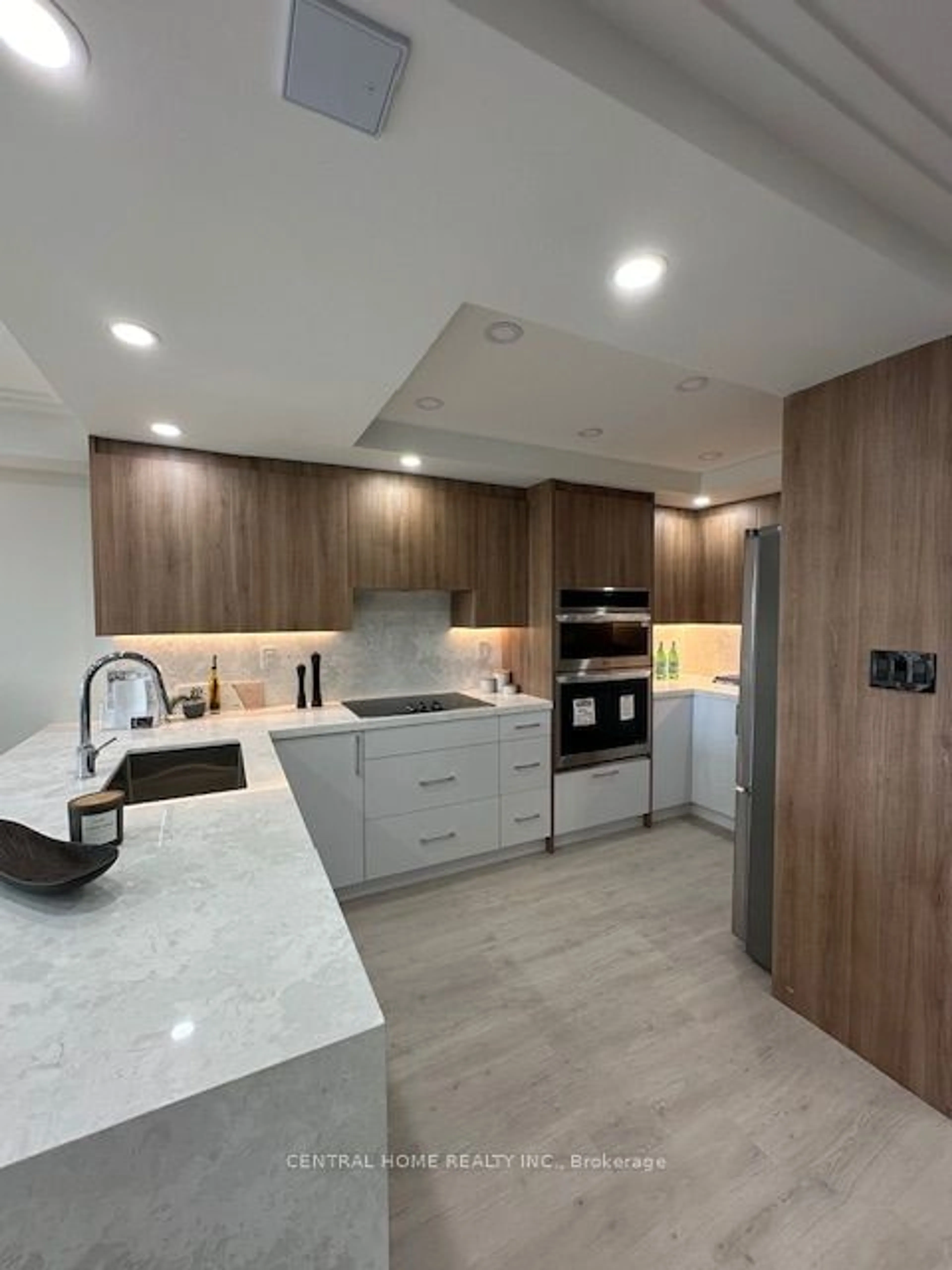 Contemporary kitchen, wood floors for 55 Skymark Dr #605, Toronto Ontario M2H 3N4