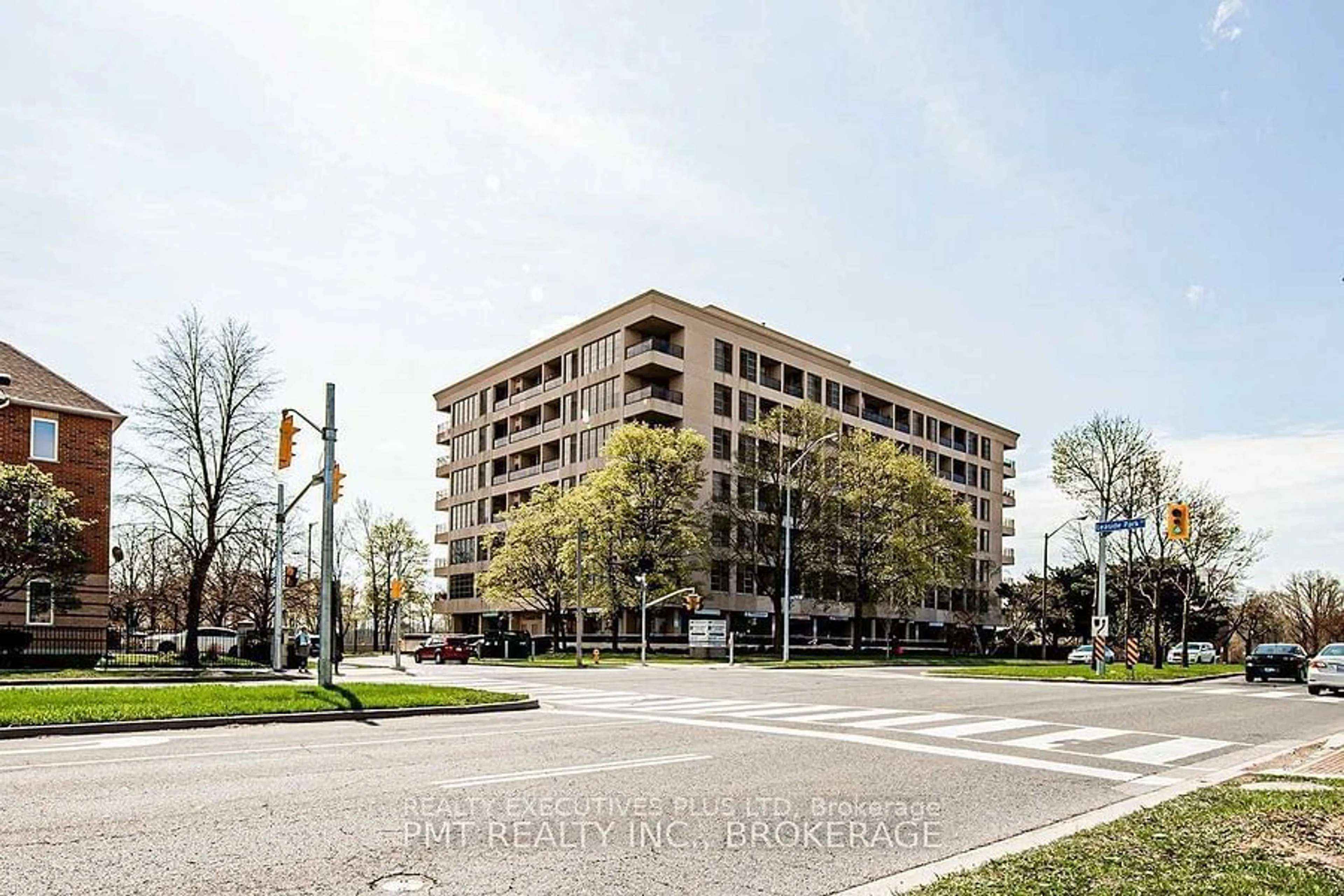 A pic from exterior of the house or condo, the street view for 1 Leaside Park Dr #709, Toronto Ontario M4H 1R1