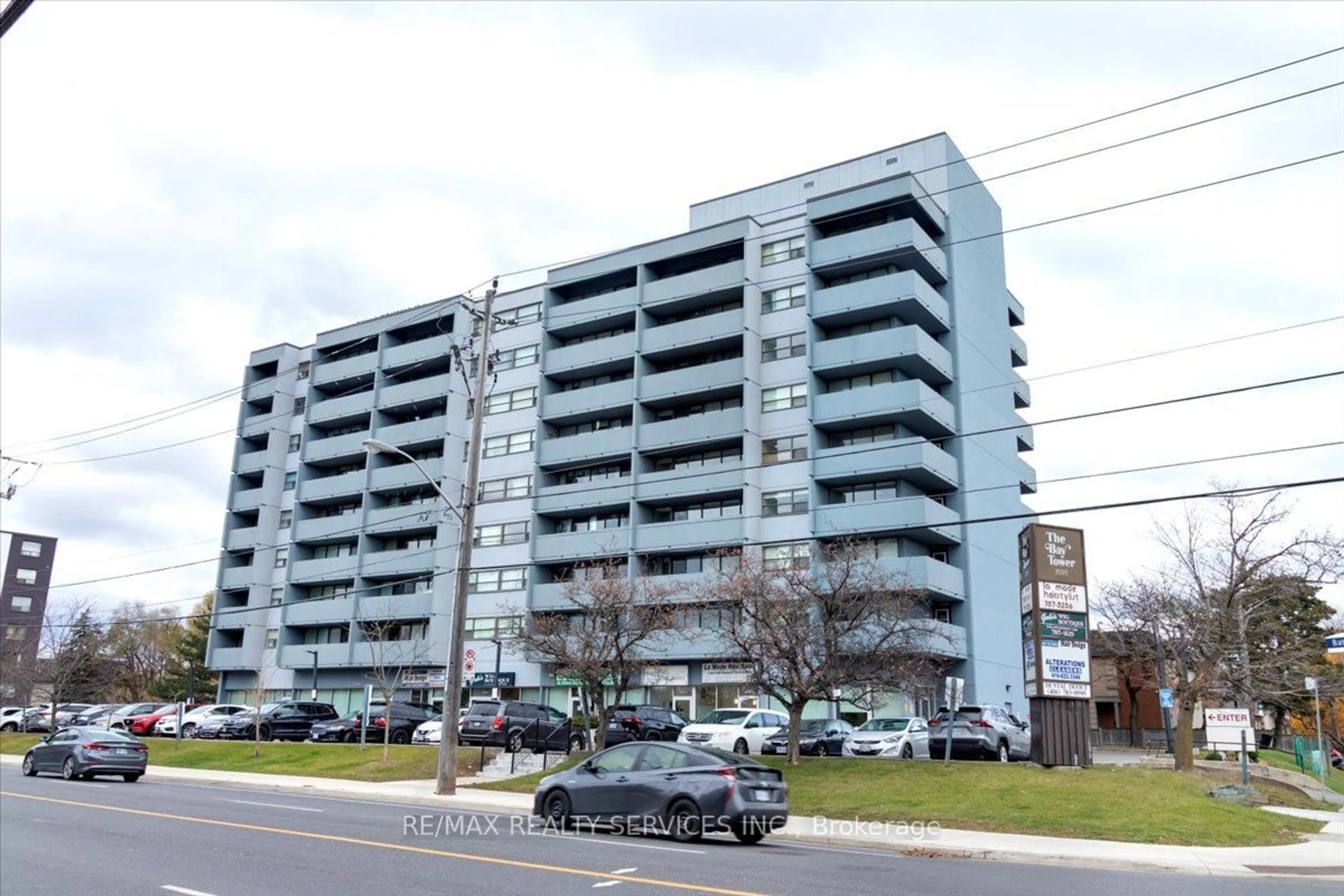 A pic from exterior of the house or condo, the front or back of building for 3555 BATHURST St #801, Toronto Ontario M6A 2Y8