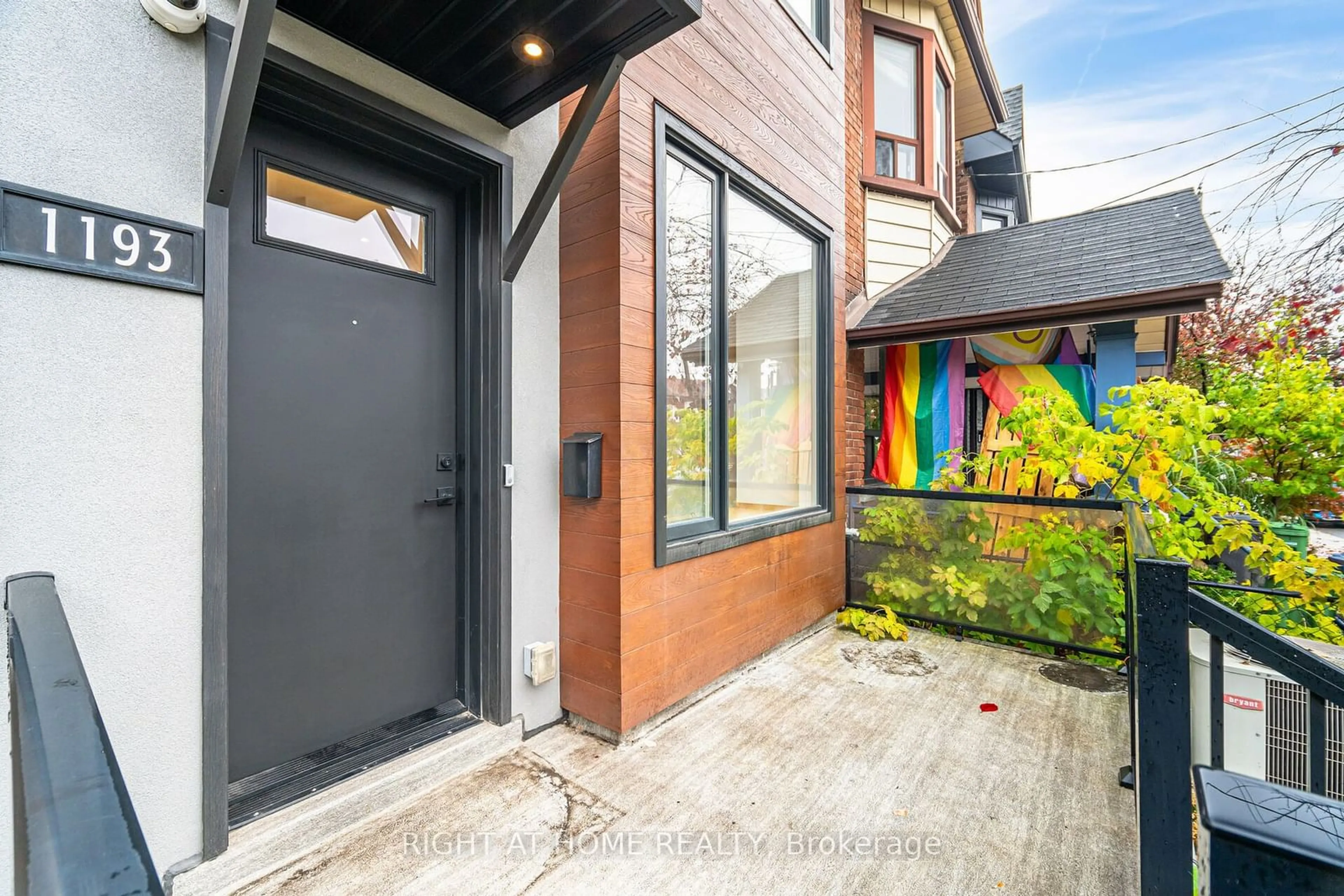 Indoor entryway, wood floors for 1193 Ossington Ave, Toronto Ontario M6G 3W4