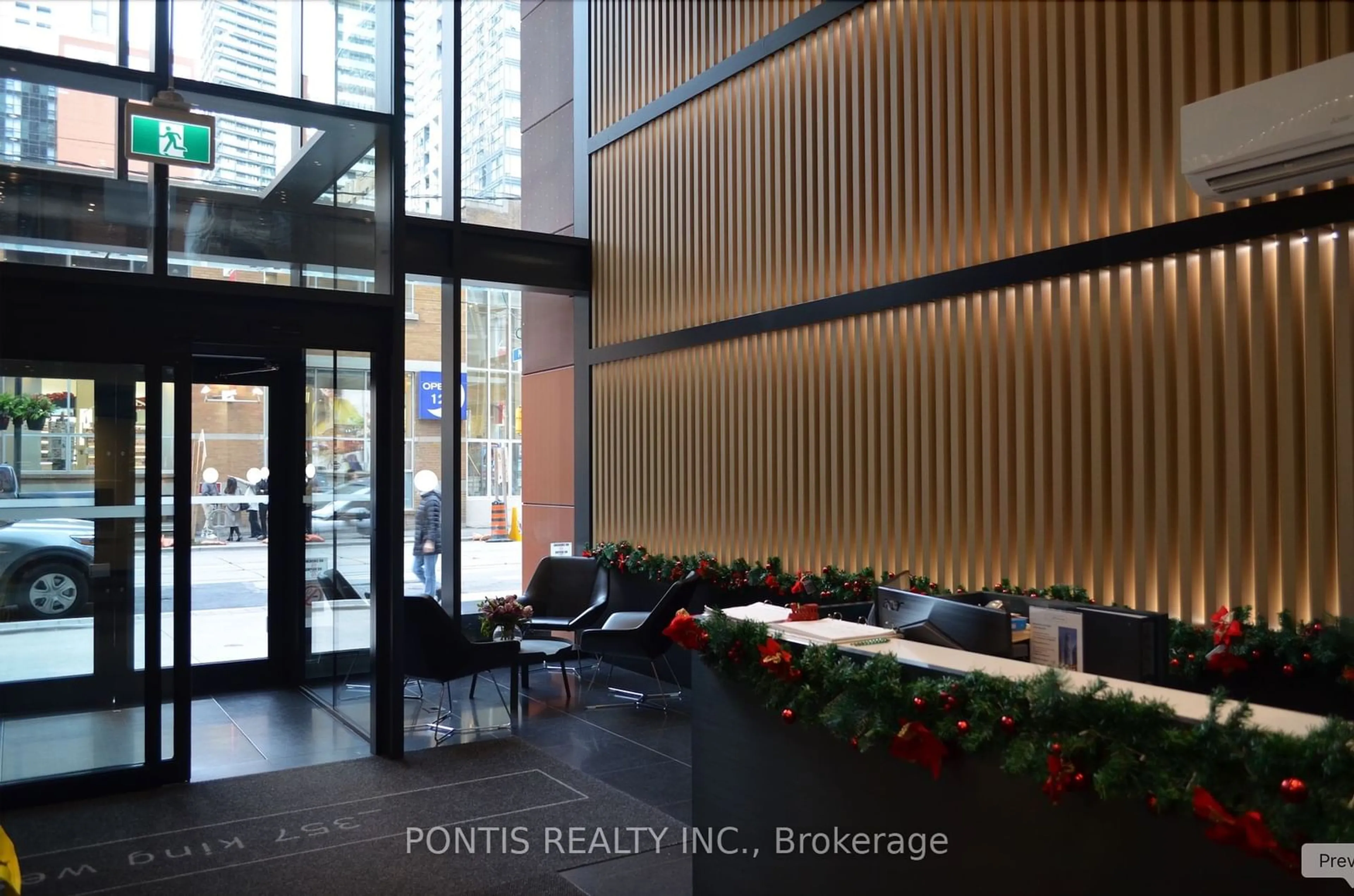 Indoor lobby, wood floors for 357 King St #1204, Toronto Ontario M5V 0S7