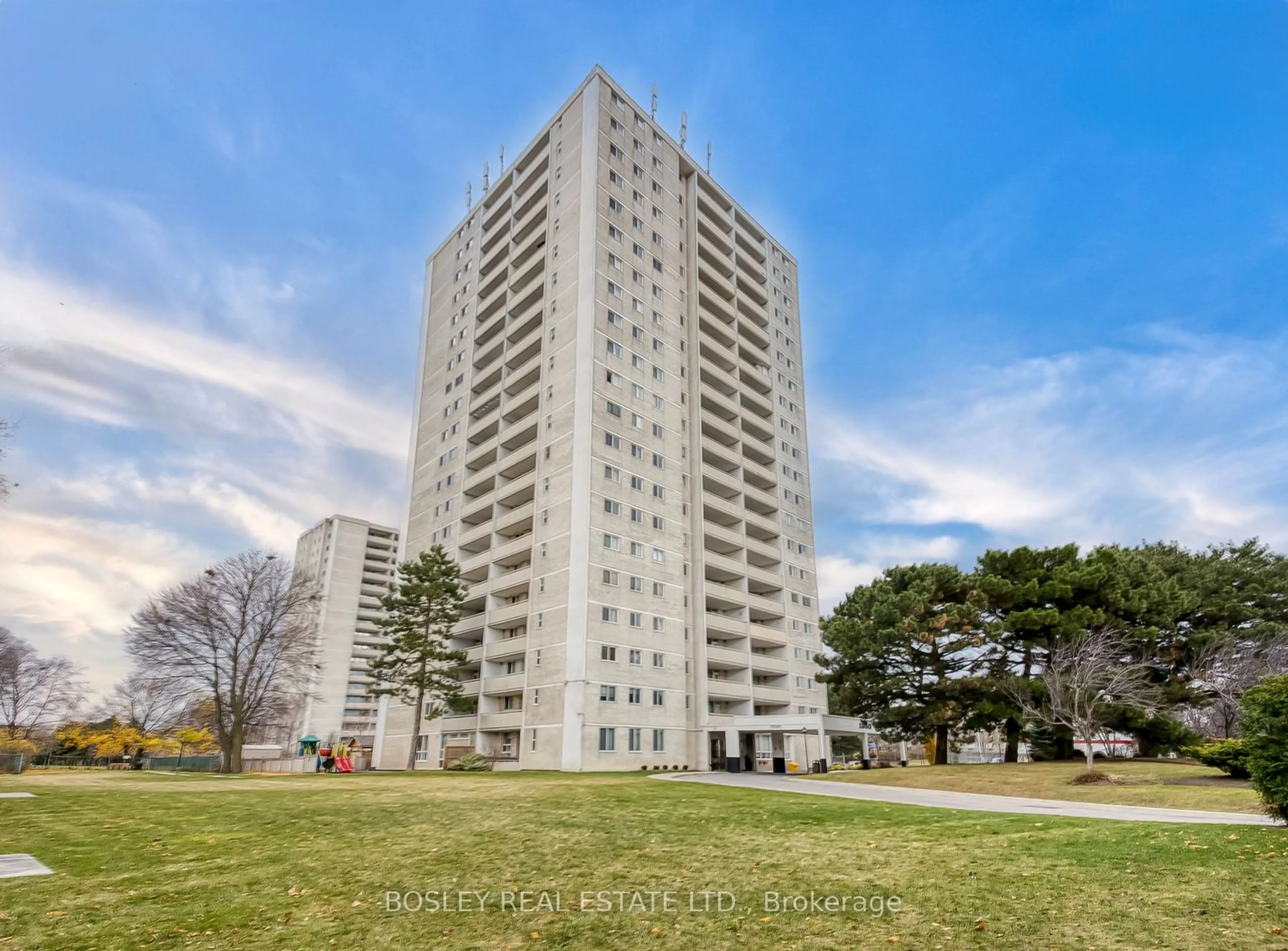 A pic from exterior of the house or condo, the front or back of building for 1350 York Mills Rd #602, Toronto Ontario M3A 2A1