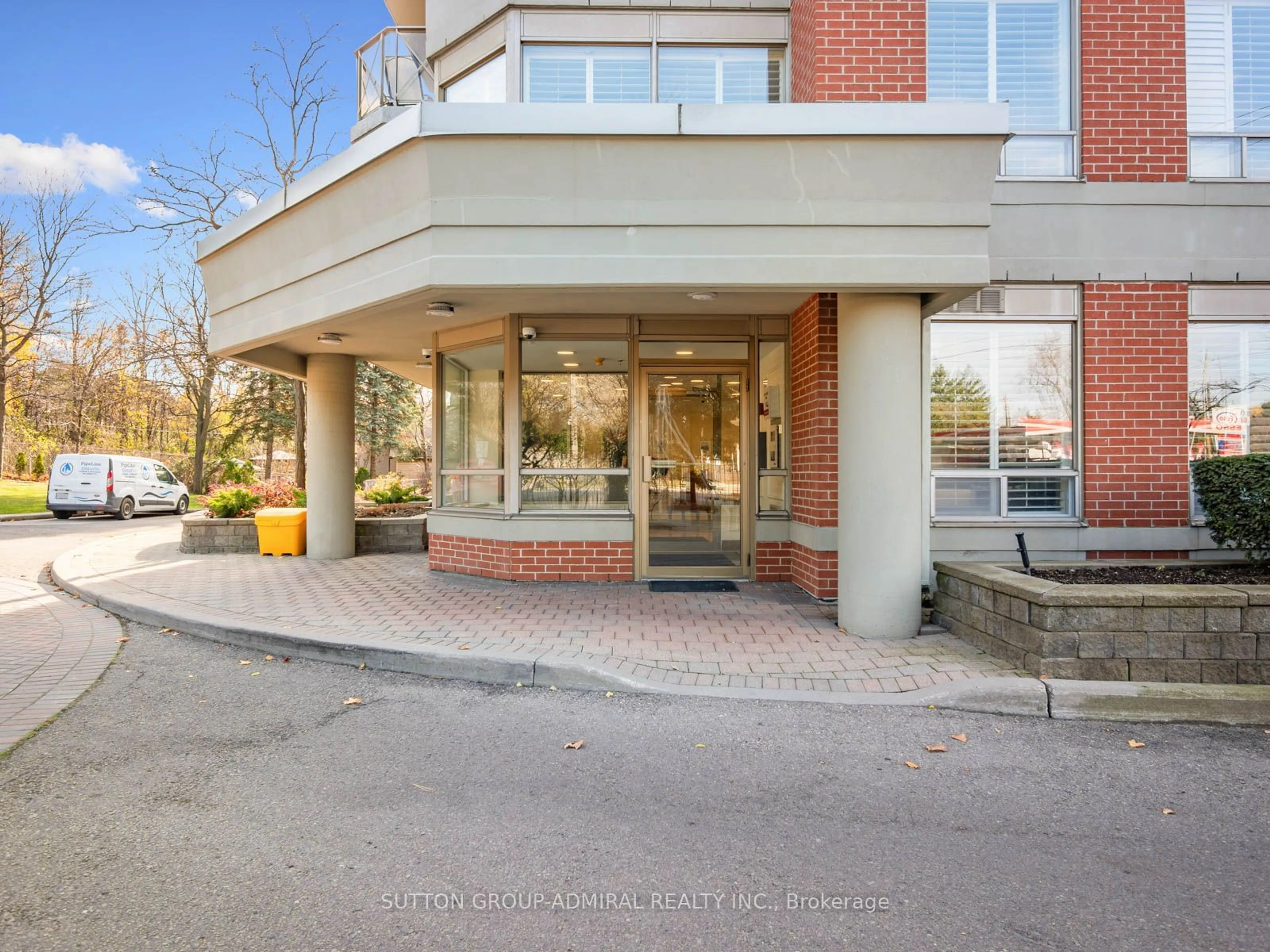 Indoor foyer for 801 Lawrence Ave #208, Toronto Ontario M3C 3W2