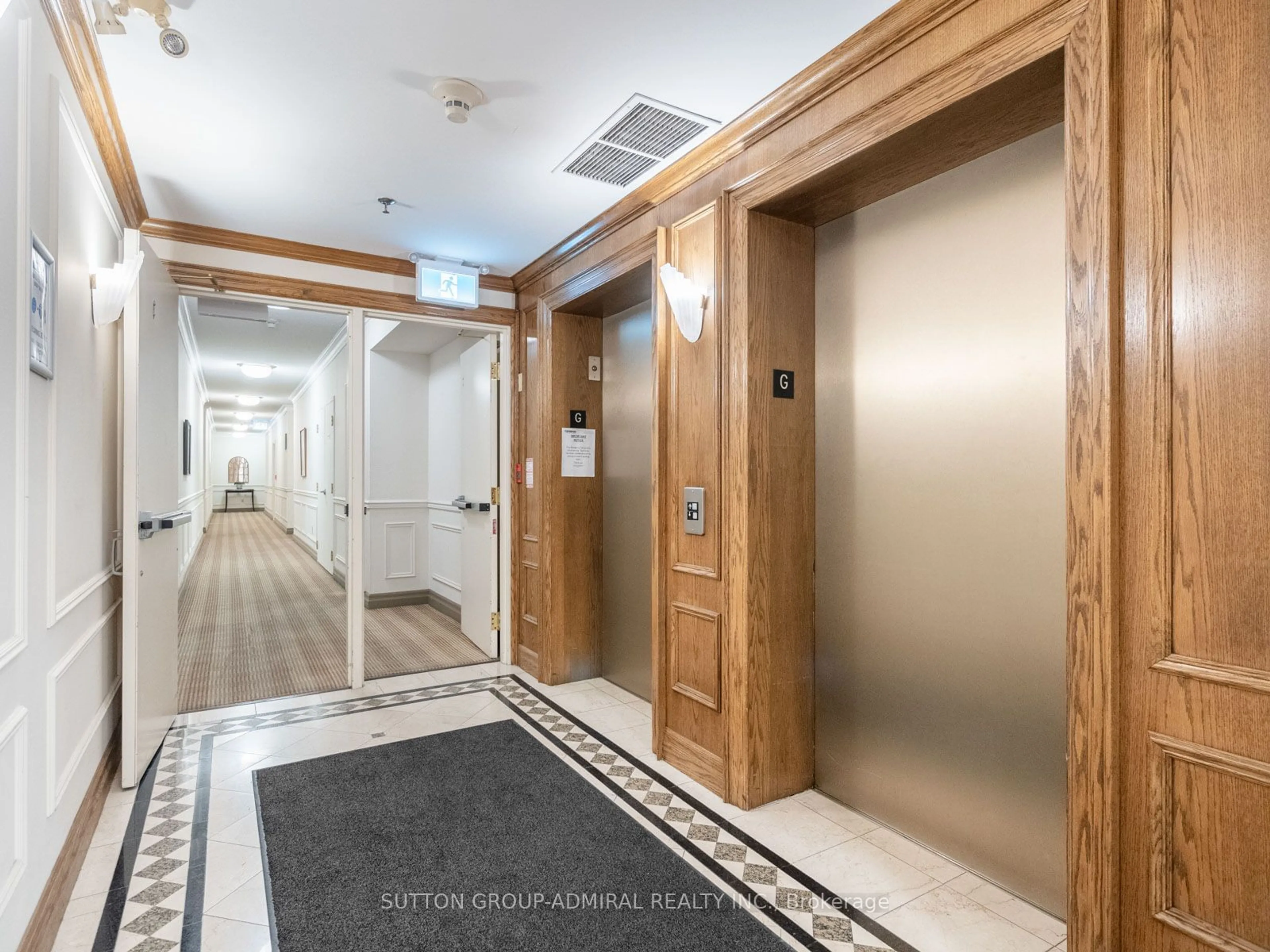 Indoor foyer, wood floors for 801 Lawrence Ave #208, Toronto Ontario M3C 3W2