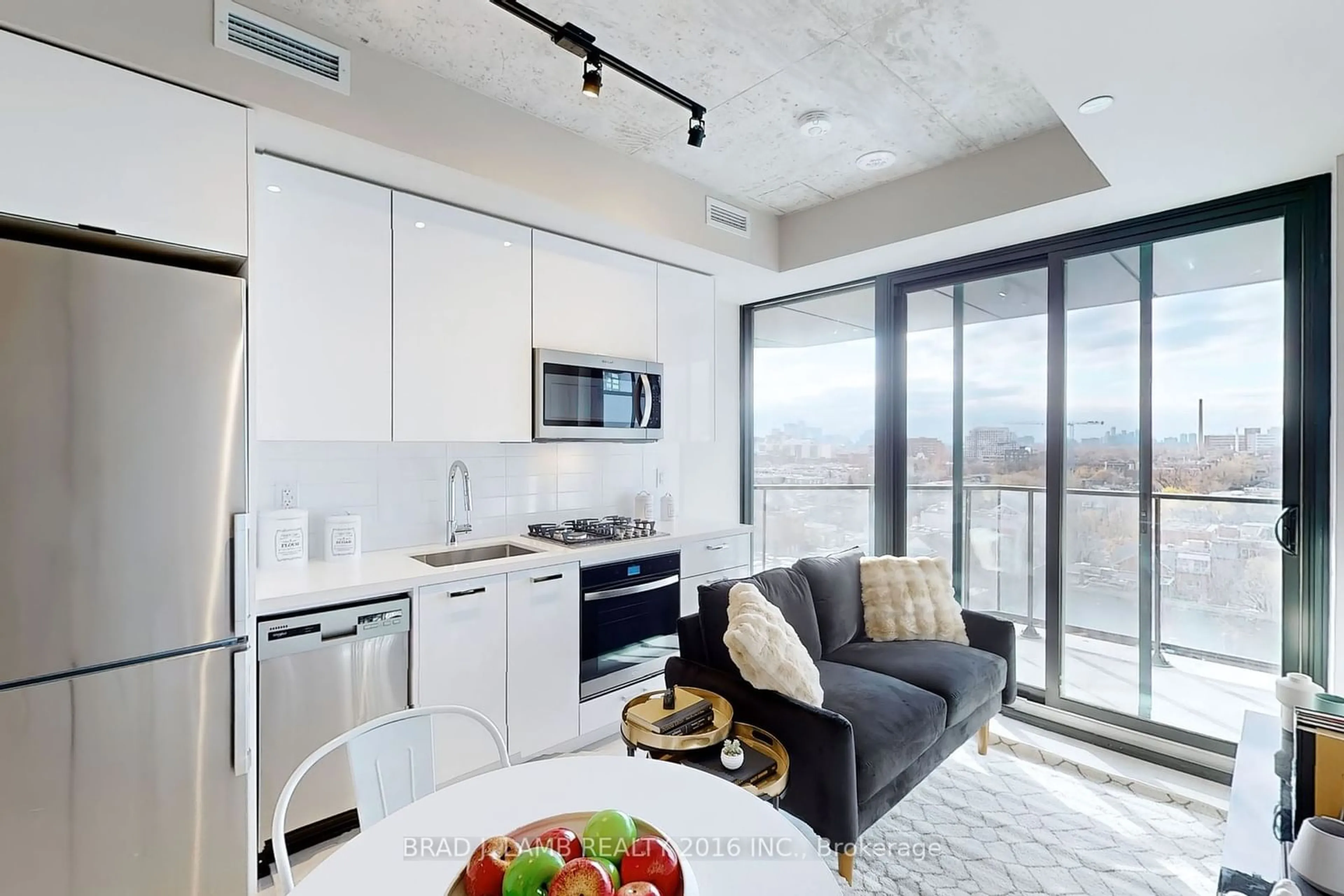 Open concept kitchen for 195 McCaul St #913, Toronto Ontario M5T 0E5