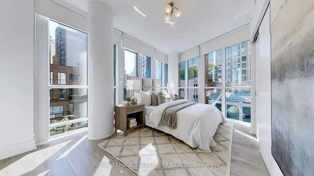 Additional property image - 32 Davenport Rd Unit 313