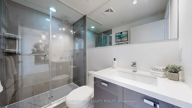 Additional property image - 32 Davenport Rd Unit 313