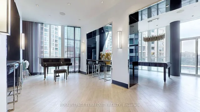 Additional property image - 32 Davenport Rd Unit 313