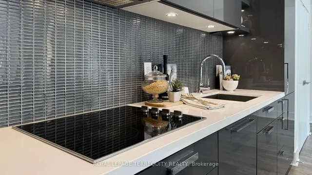 Additional property image - 32 Davenport Rd Unit 313