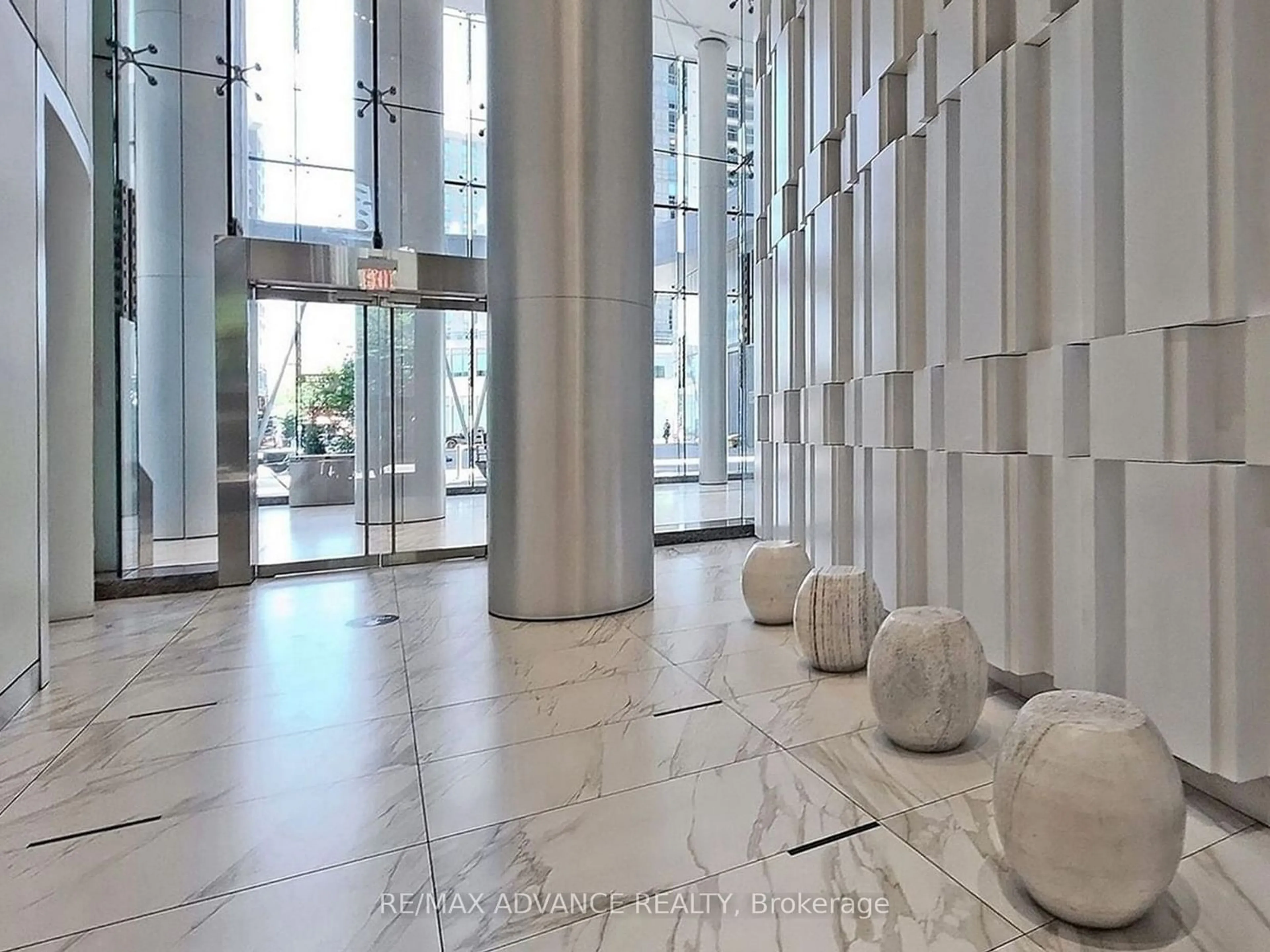 Indoor lobby, ceramic floors for 14 York St #6008, Toronto Ontario M5J 0B1